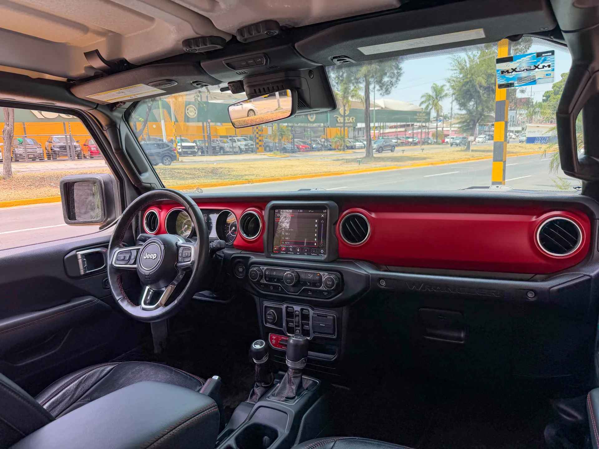Car image 17