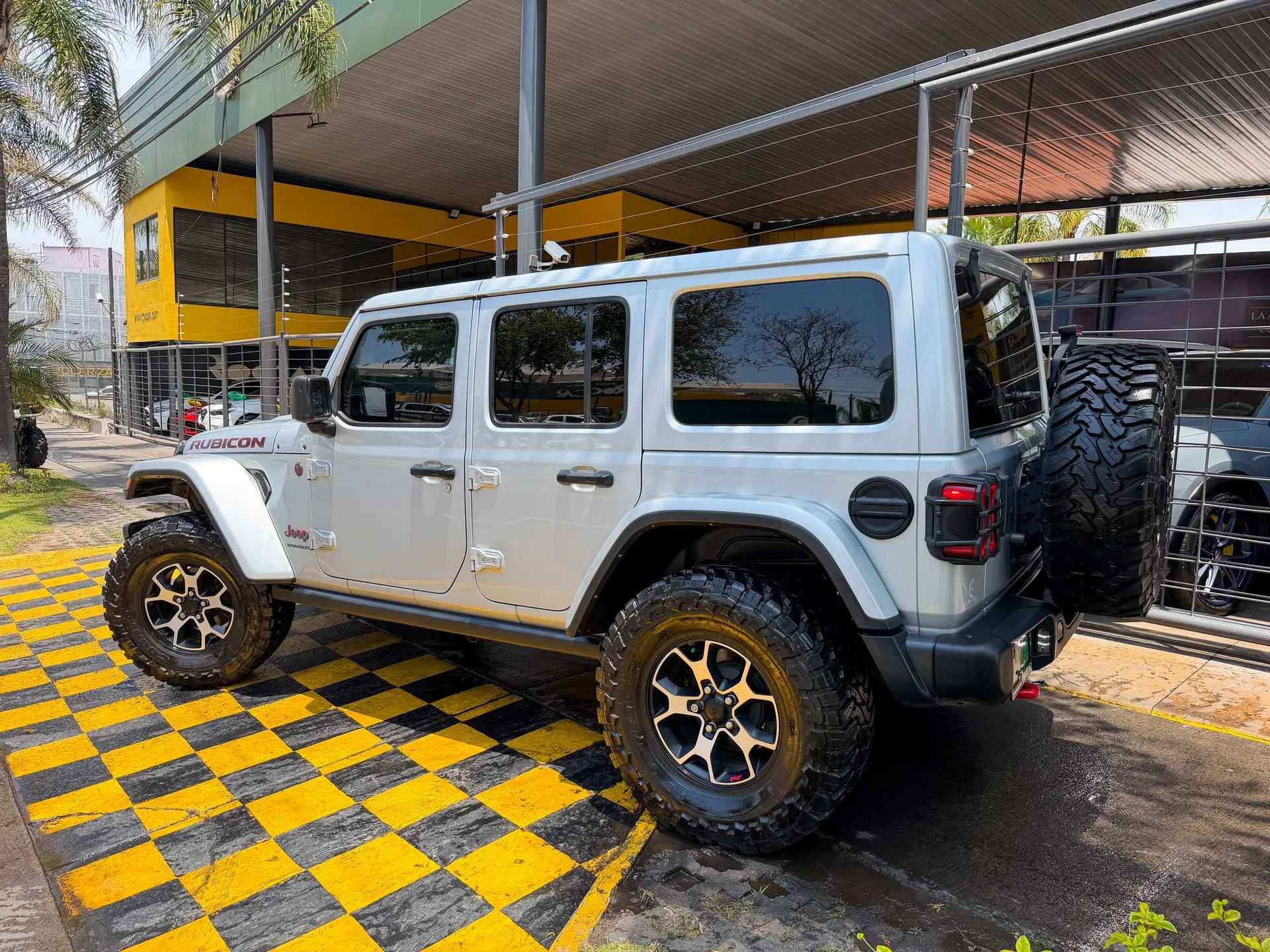 Car image 7