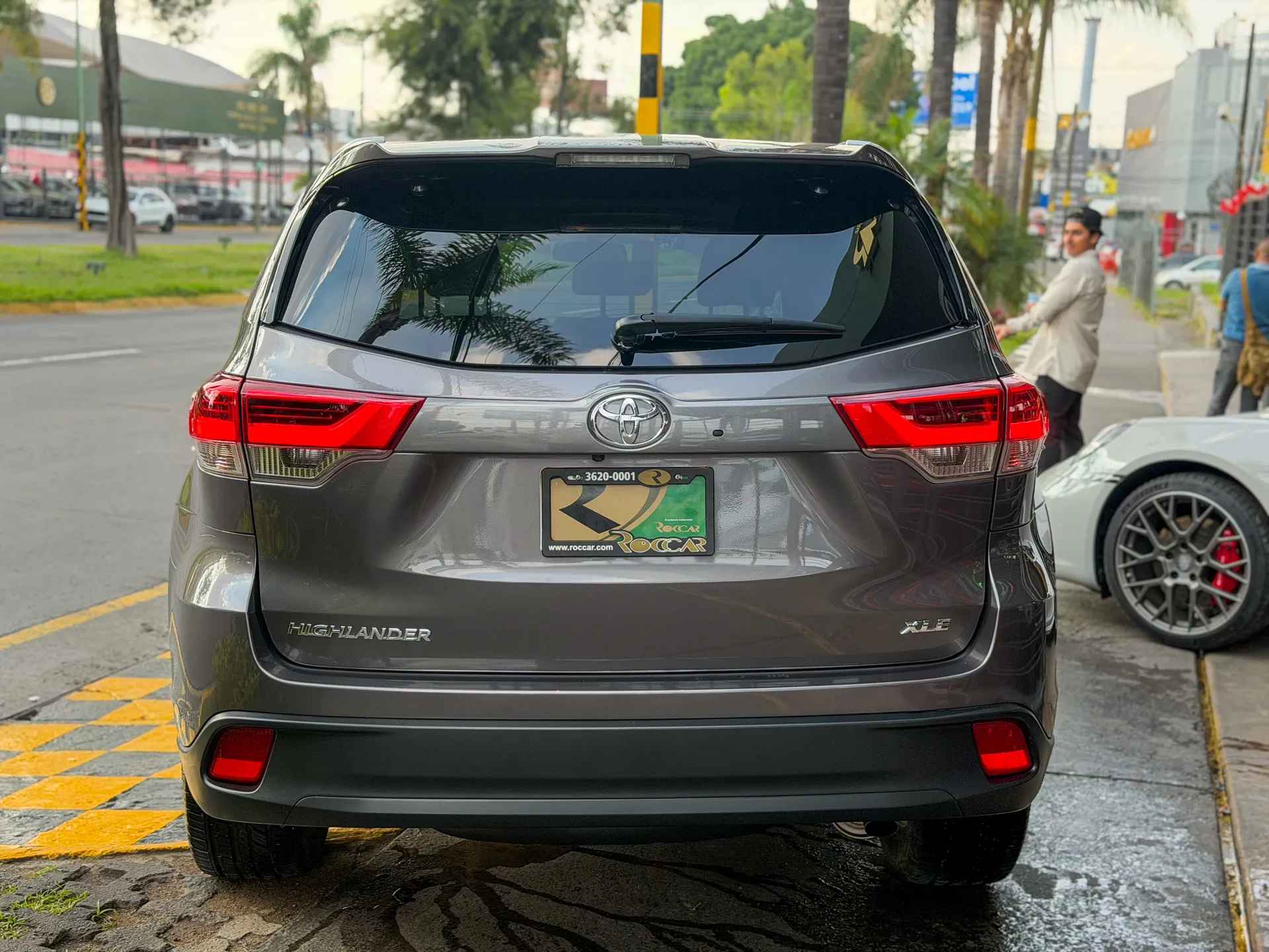Car image 8