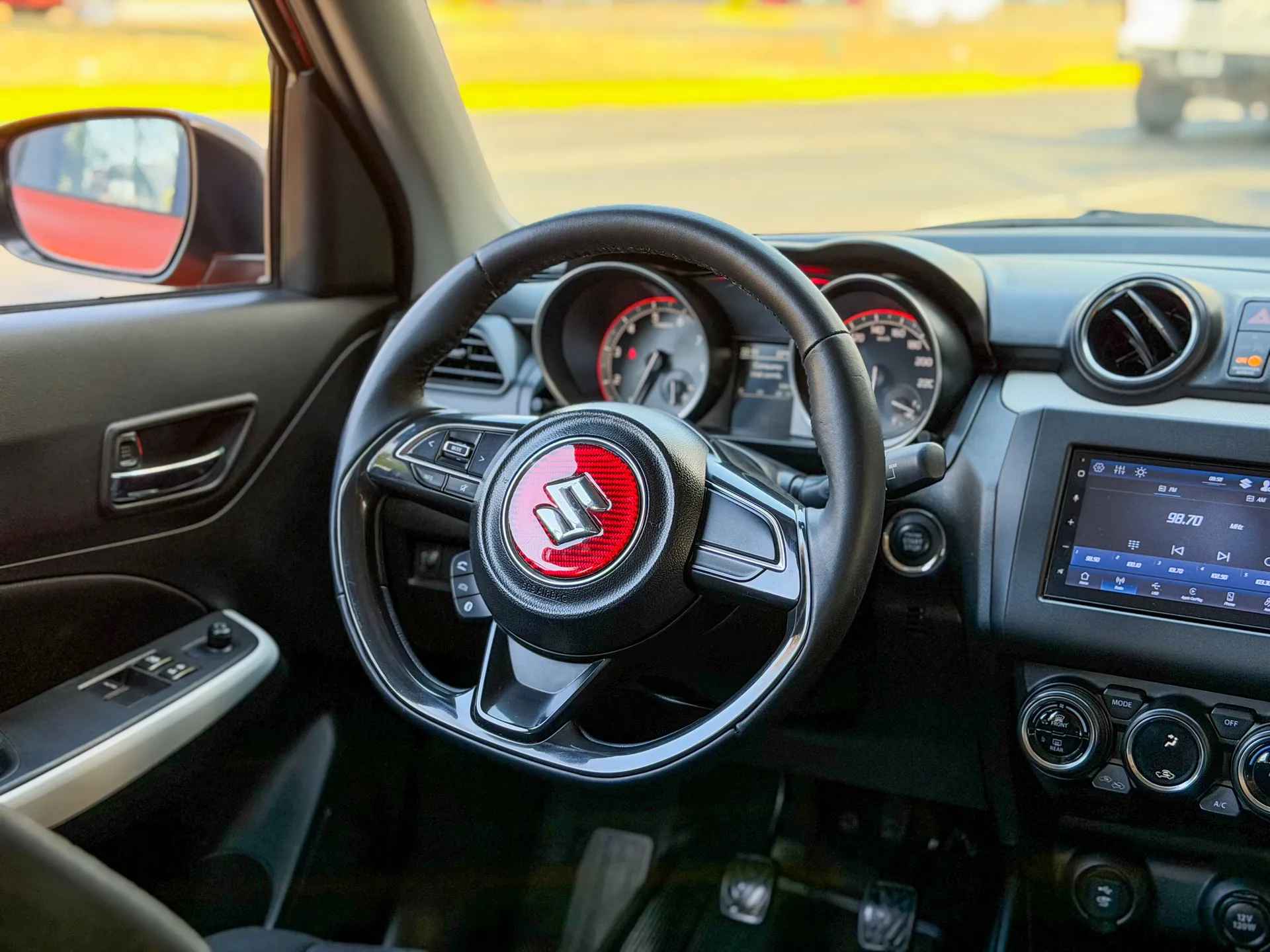 Car image 11