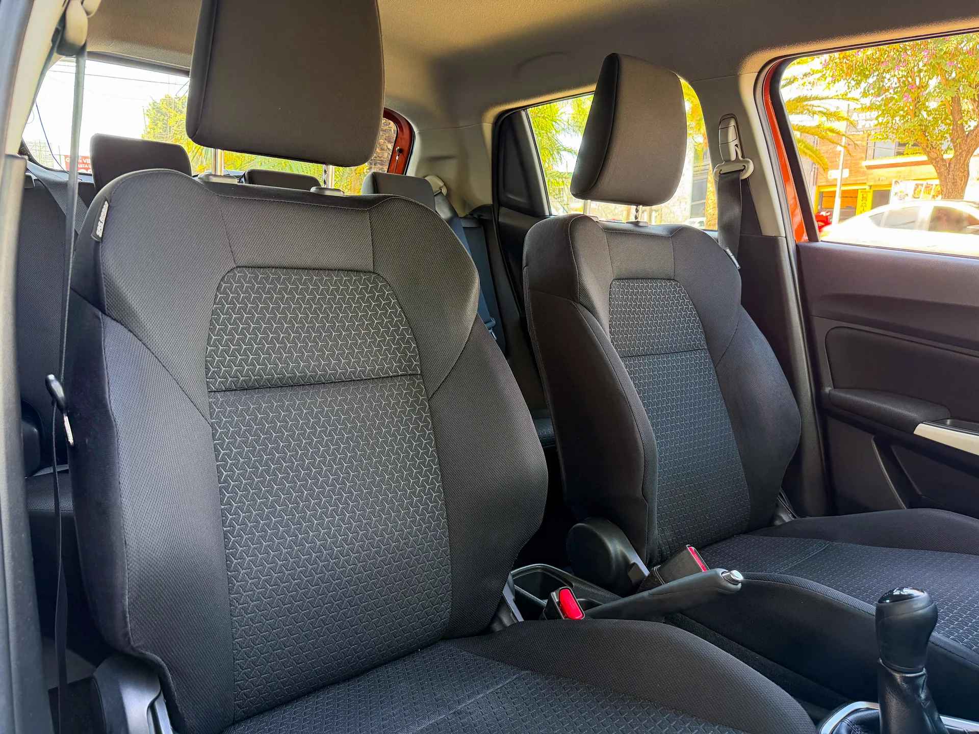 Car image 13