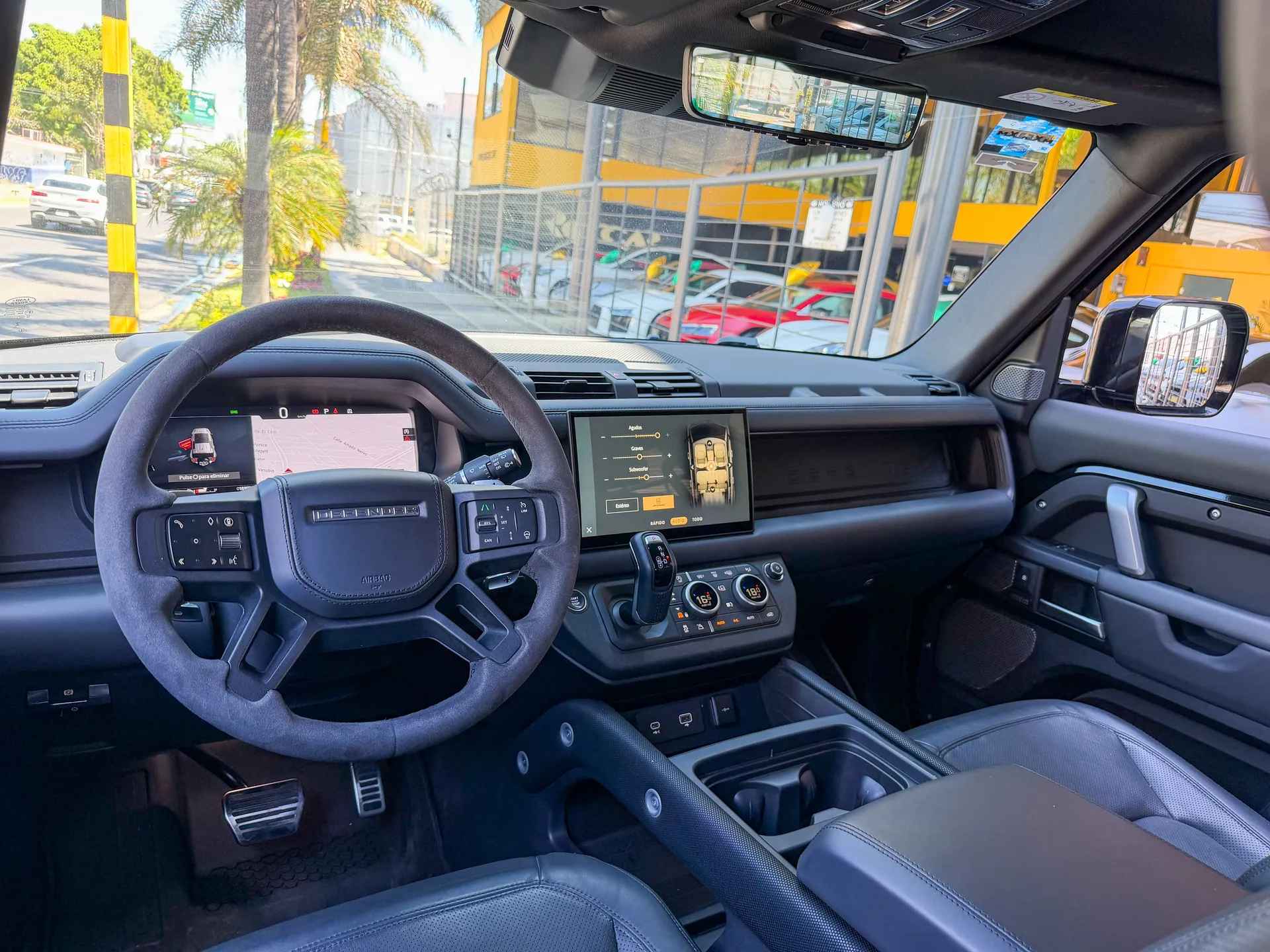 Car image 9