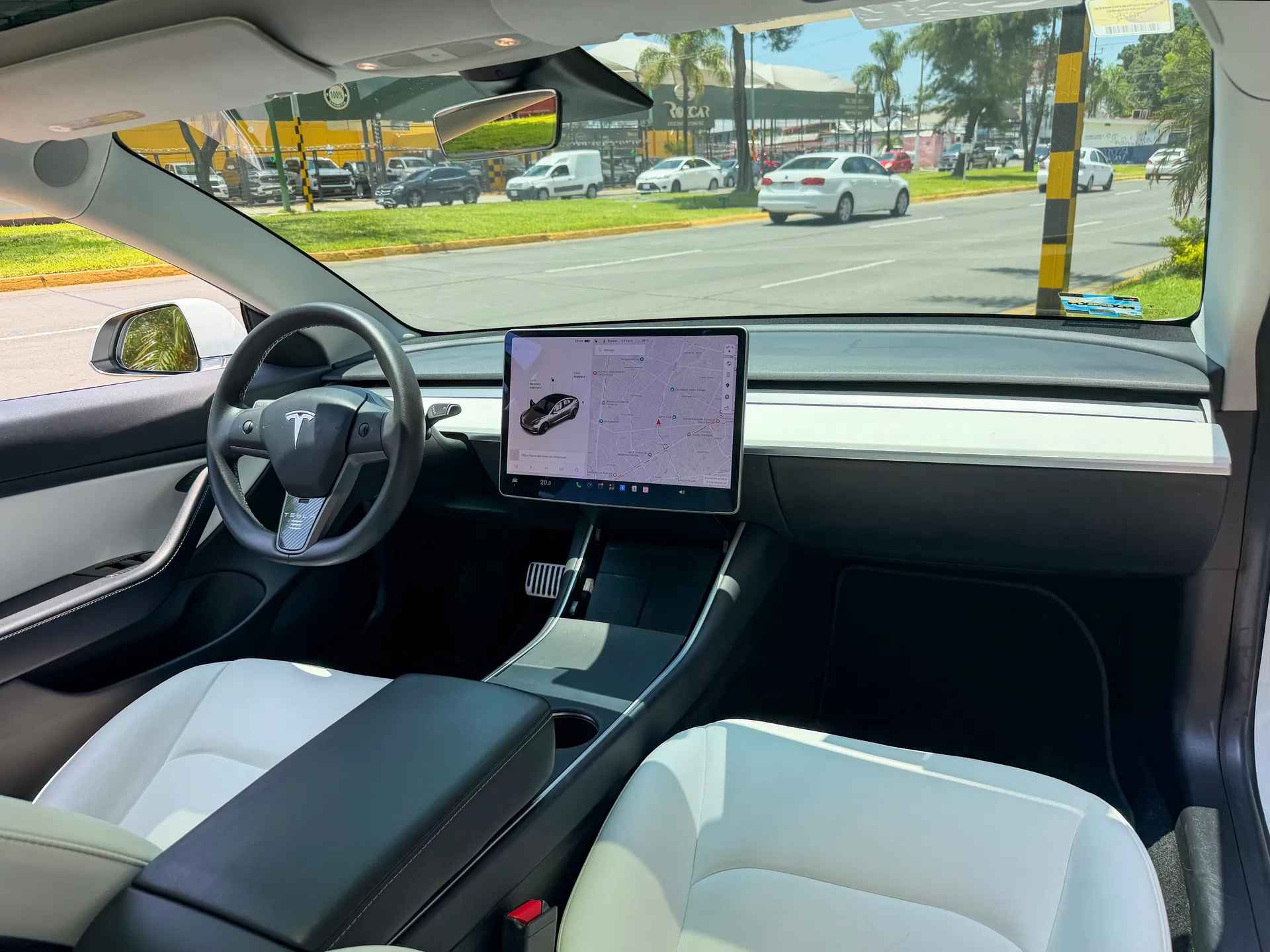 Car image 14