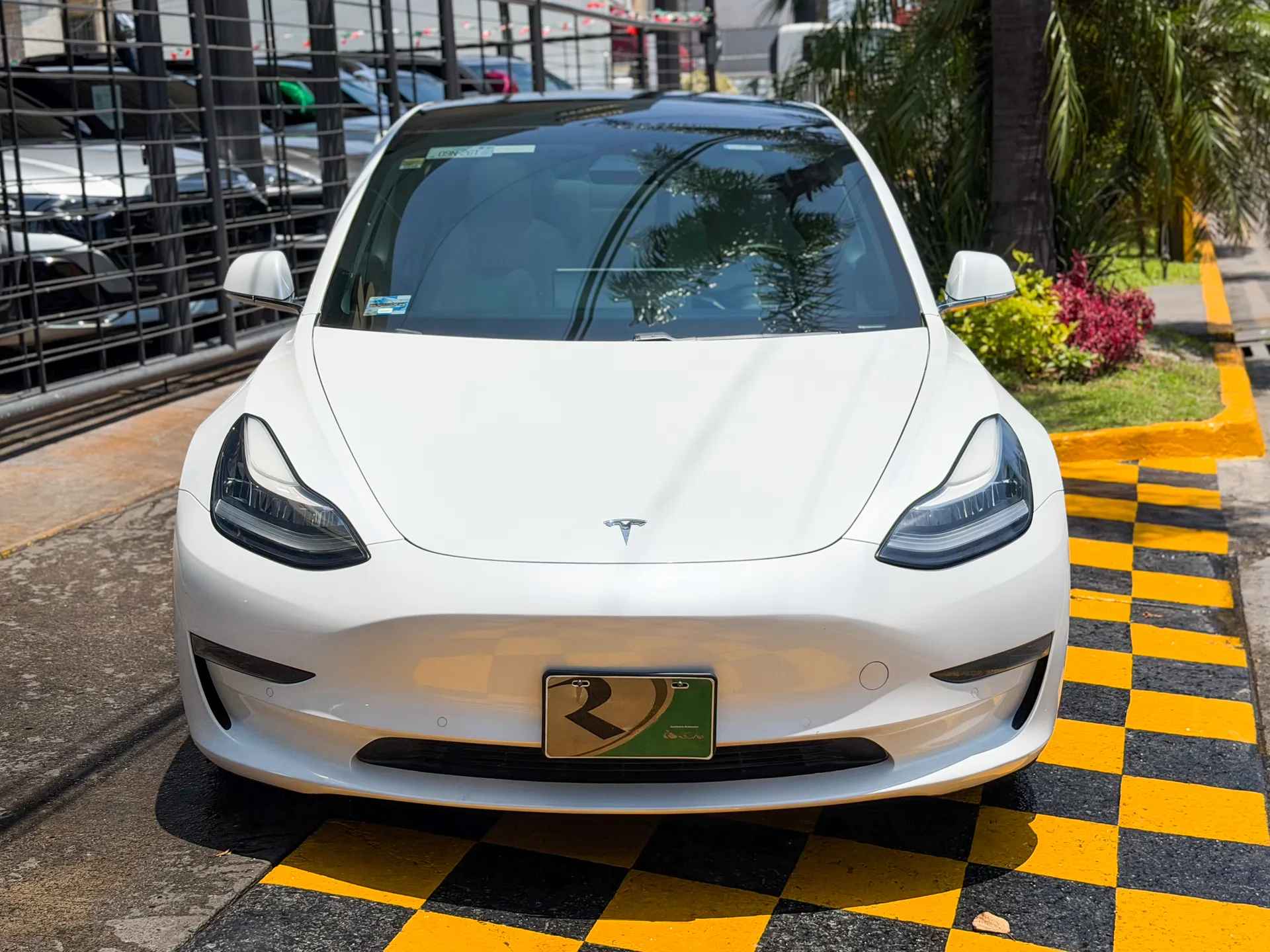 Car image 3