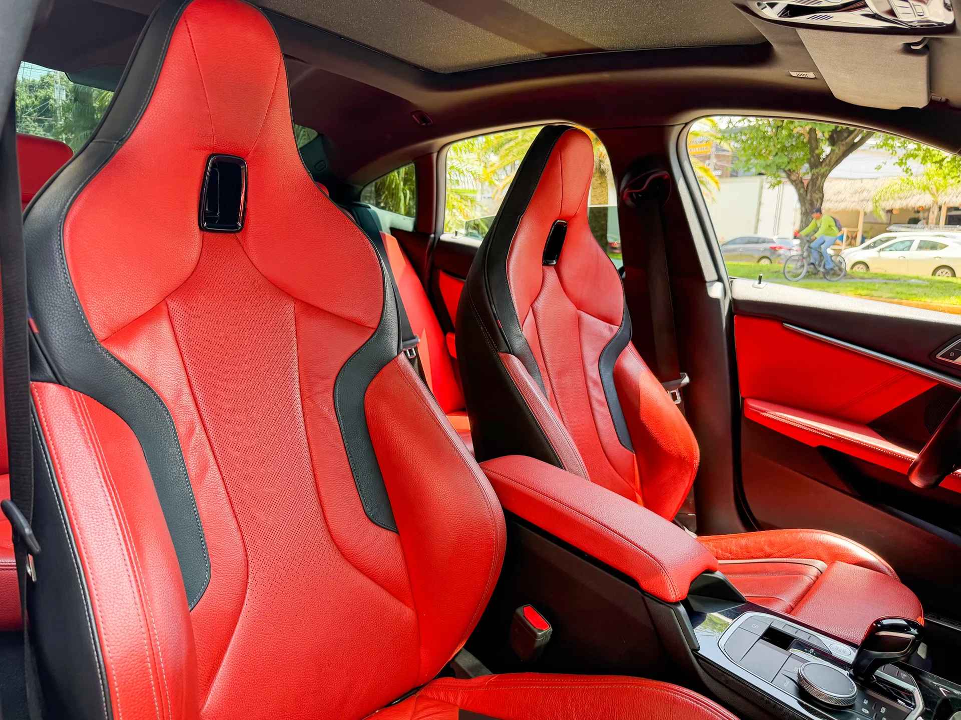 Car image 16