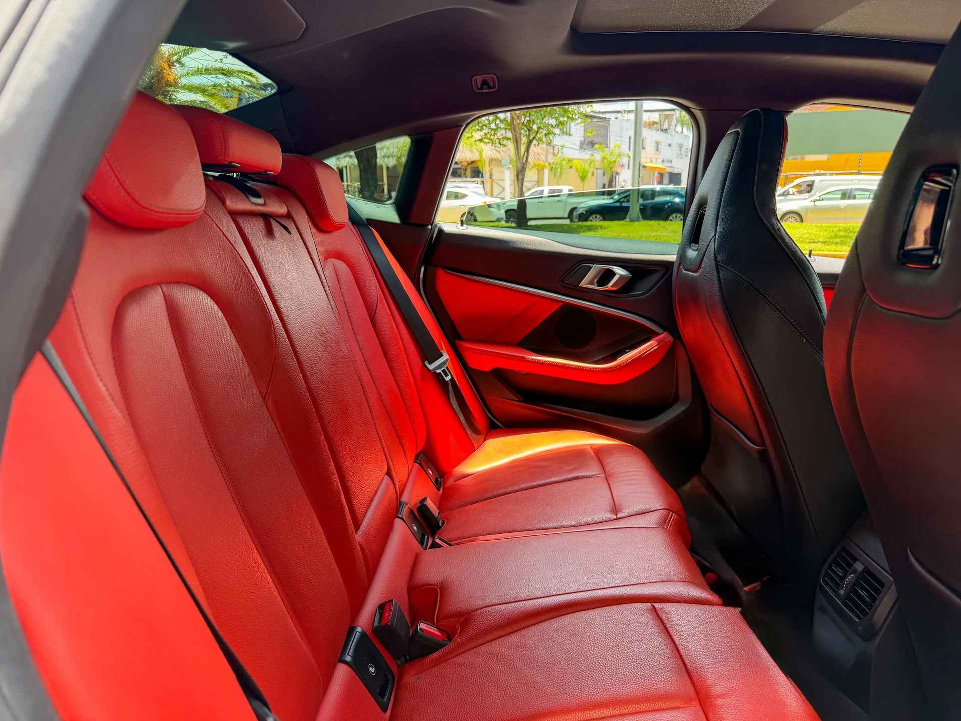Car image 17