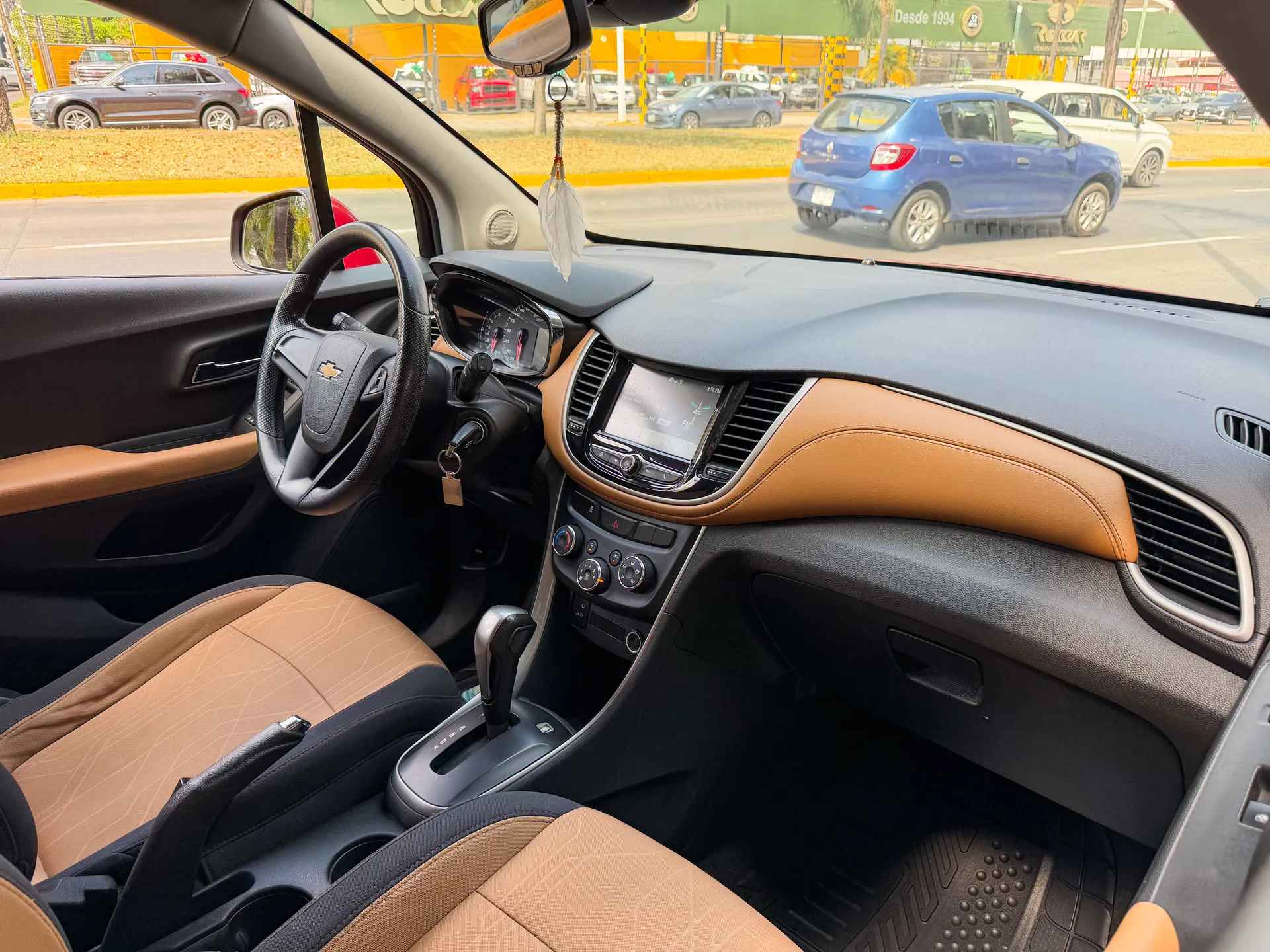 Car image 13