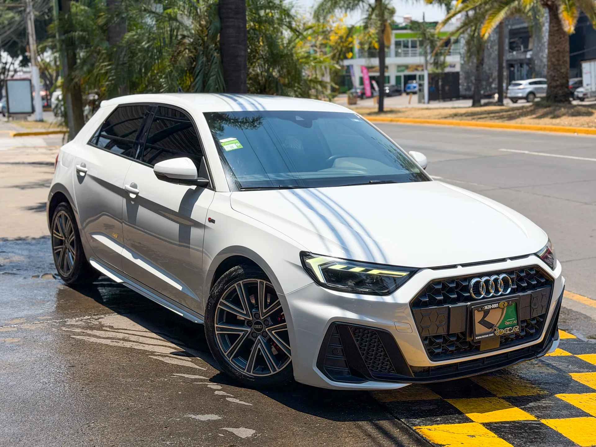 Car image 4