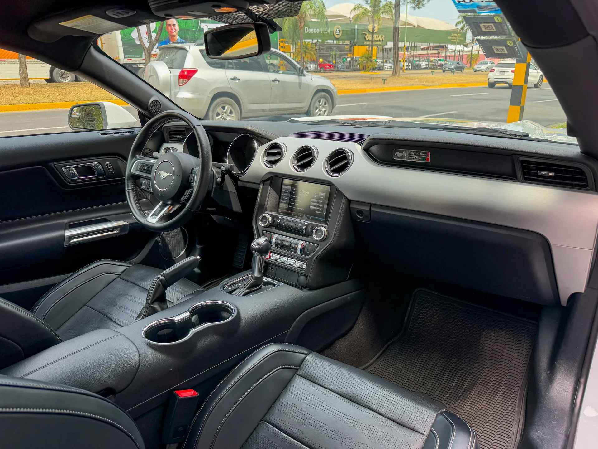 Car image 14