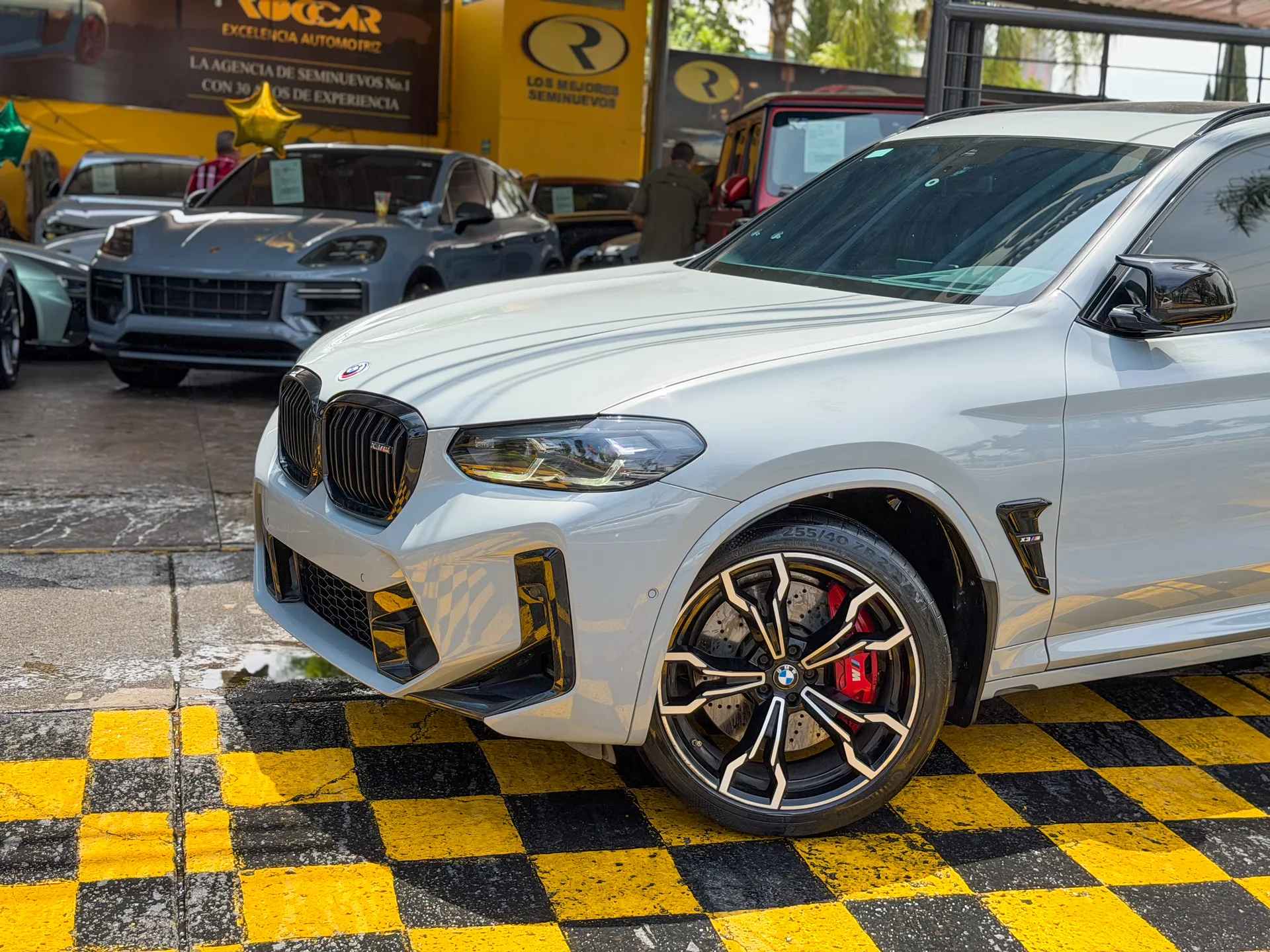 Car image 2