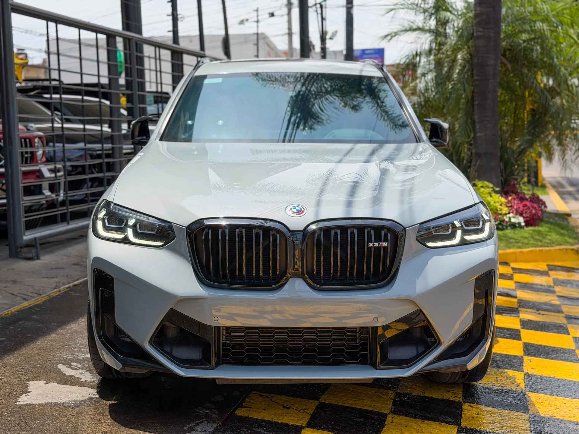 Car image 3