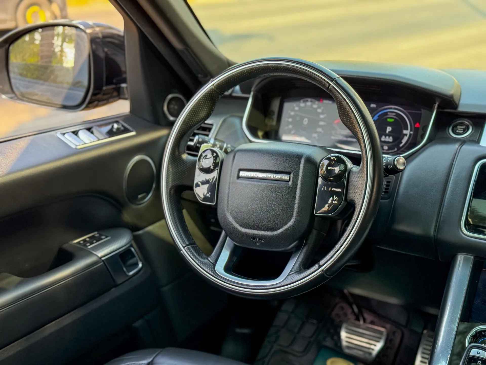 Car image 12