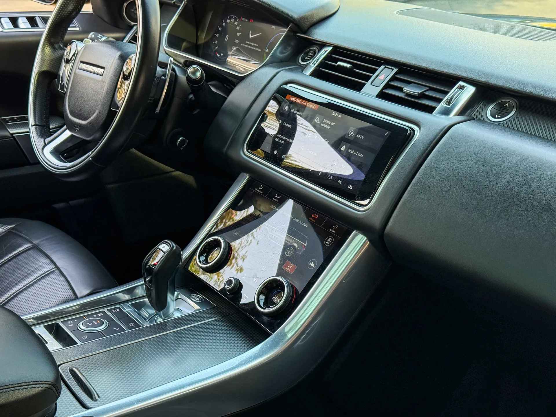 Car image 15