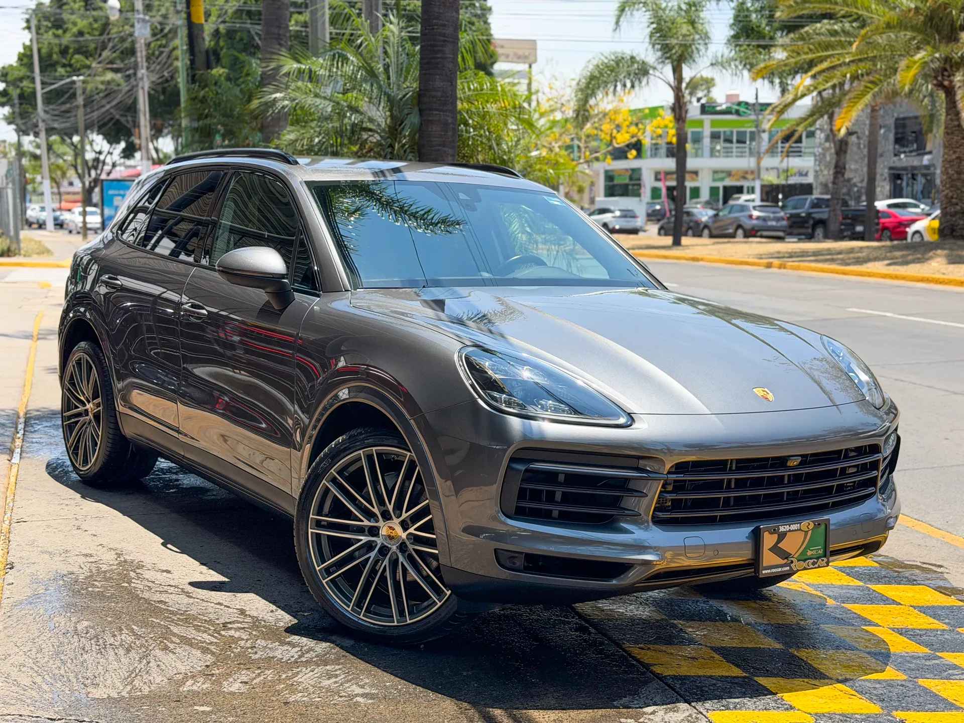 Car image 4