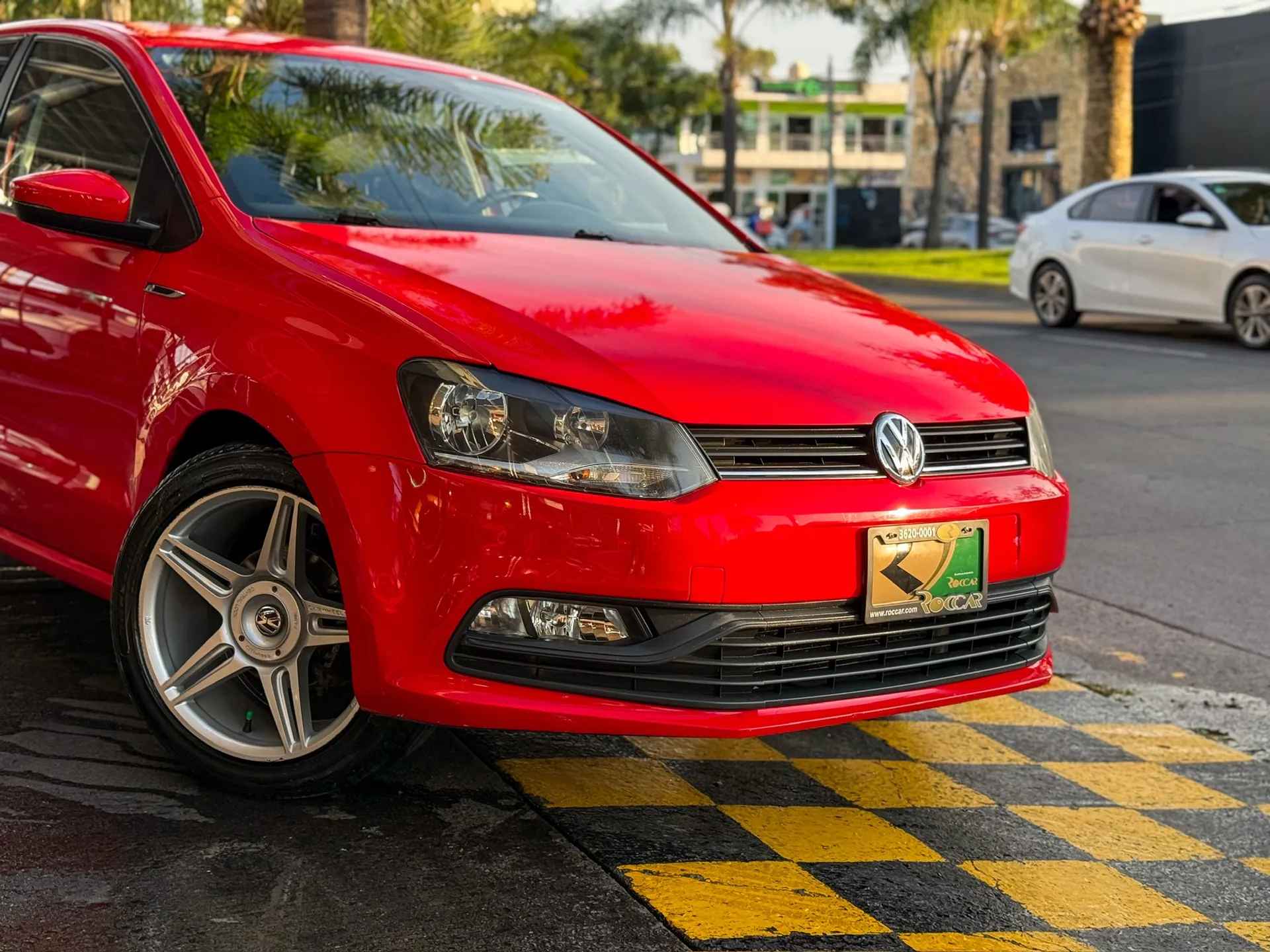 Car image 4