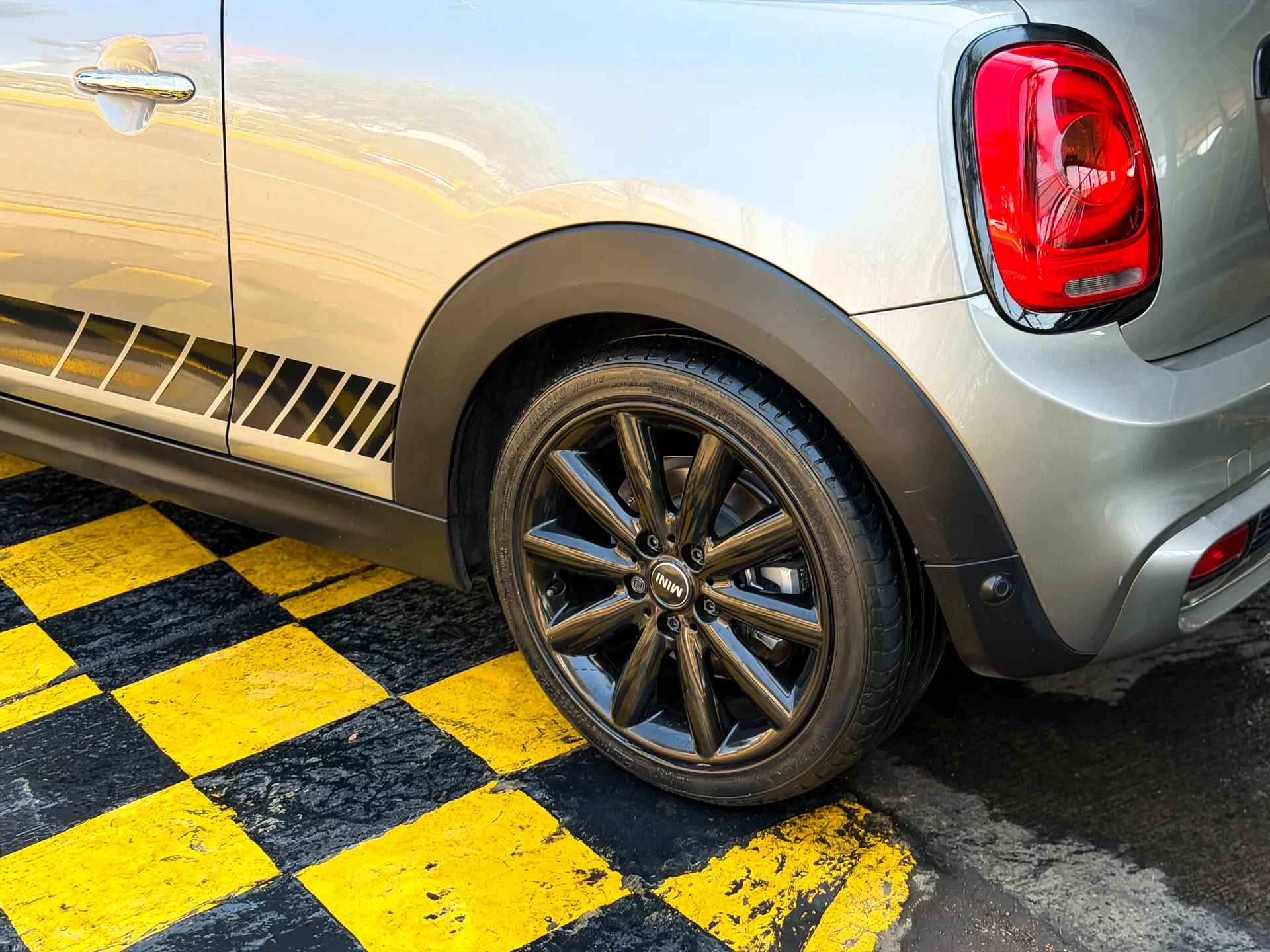 Car image 7