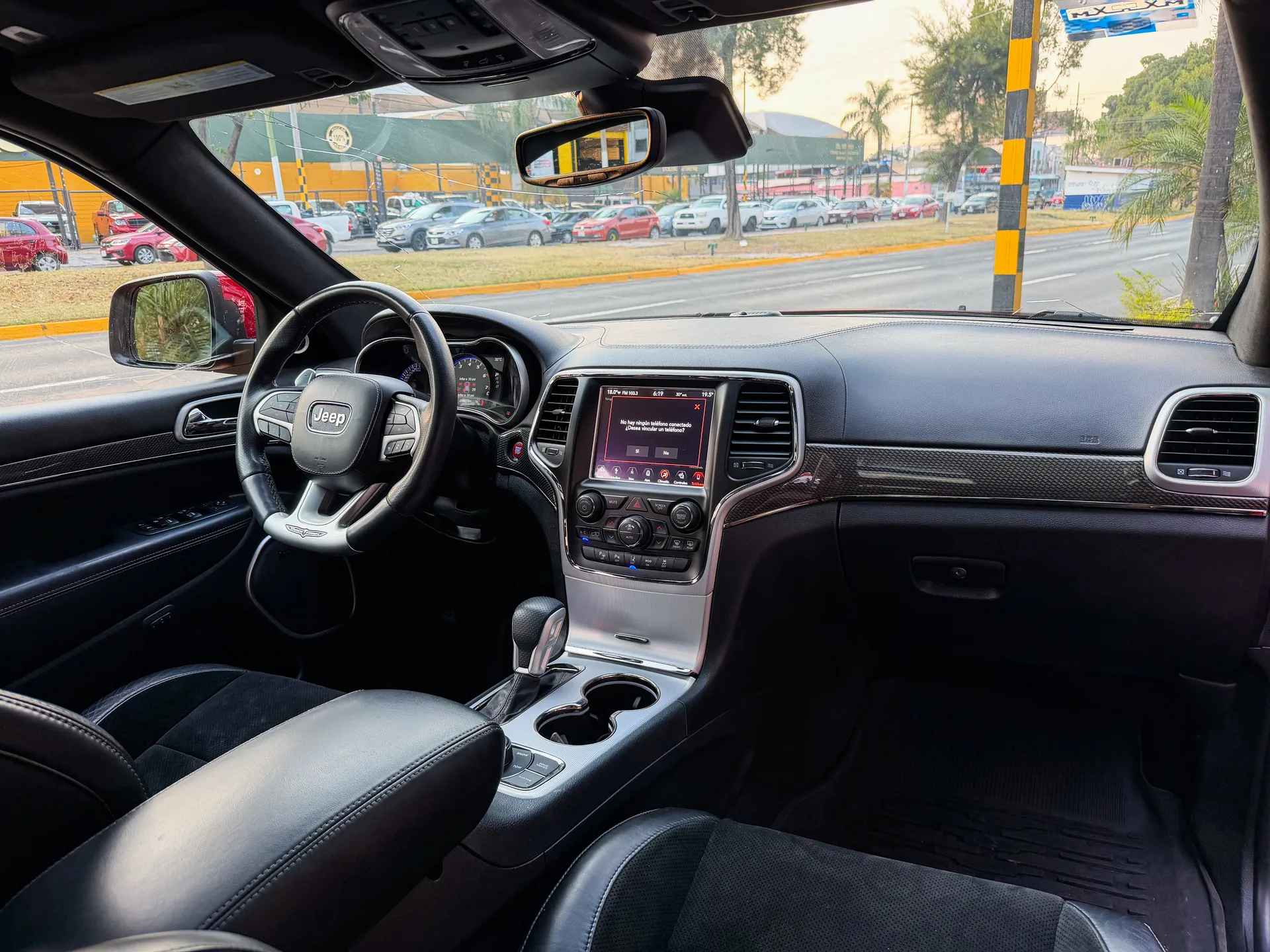 Car image 17