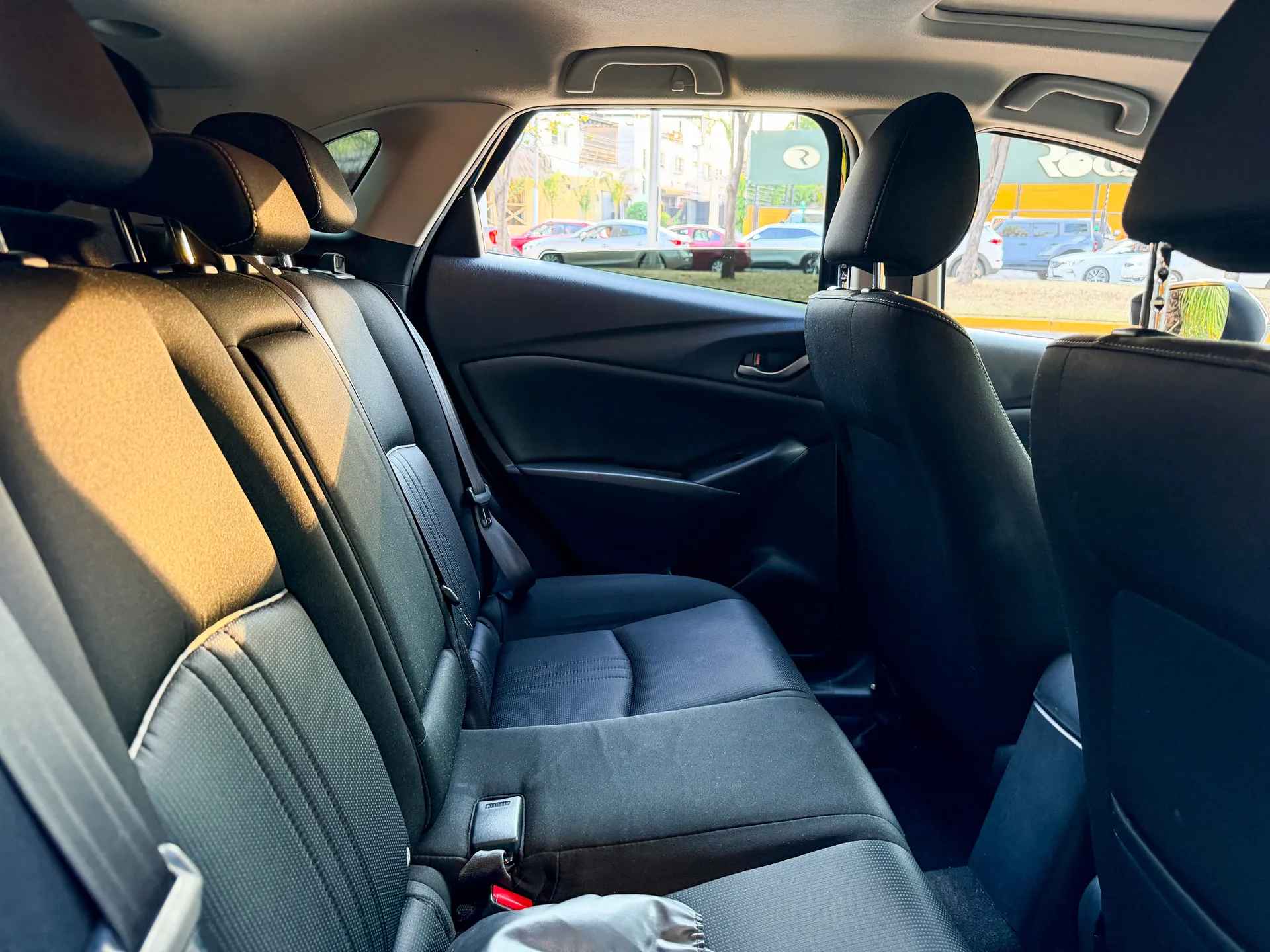 Car image 18