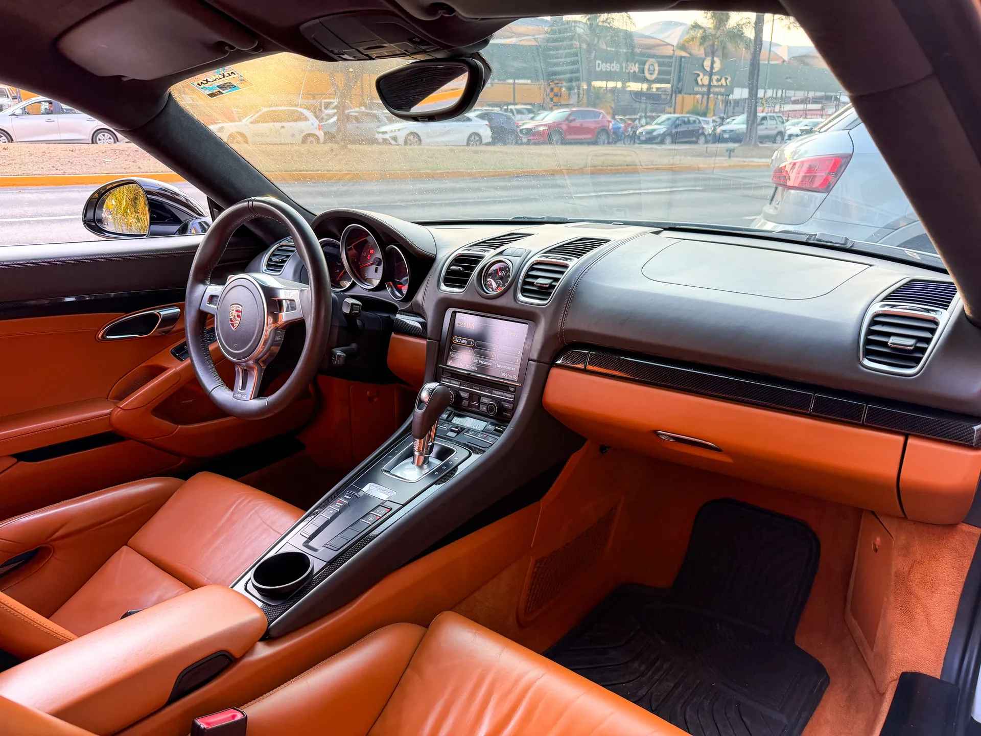Car image 12