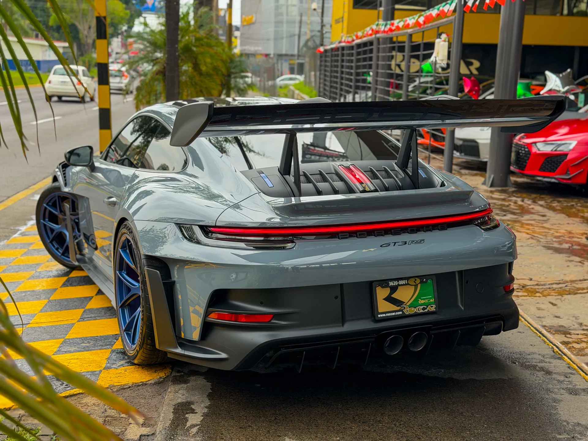 Car image 9