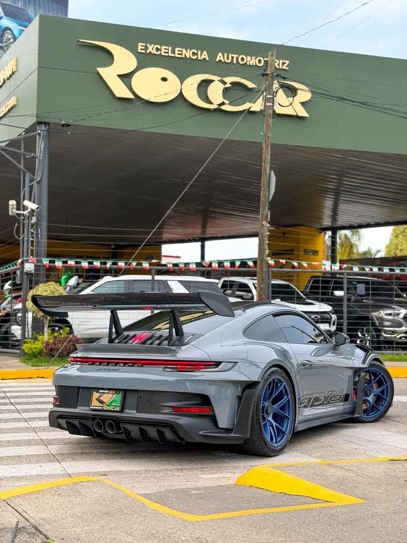 Car image 16