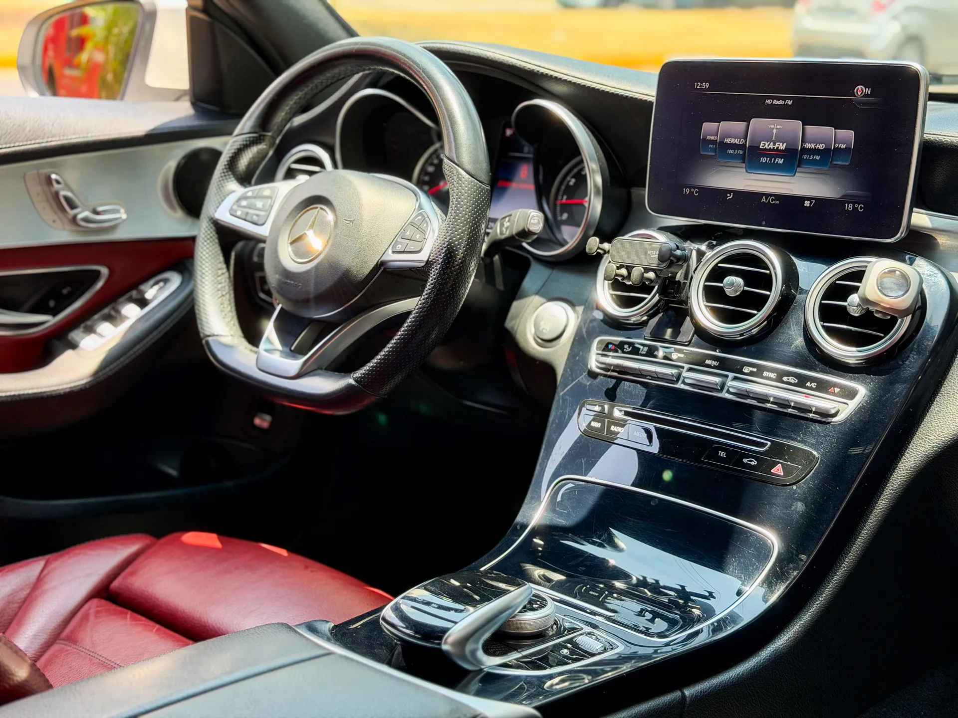 Car image 15