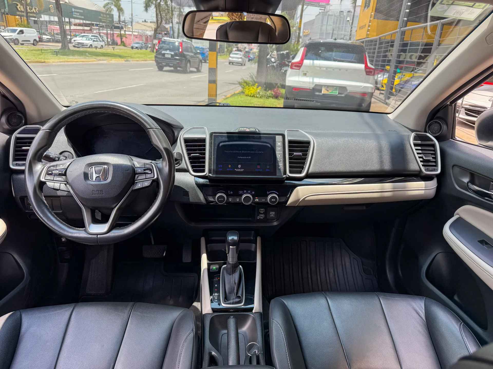 Car image 10