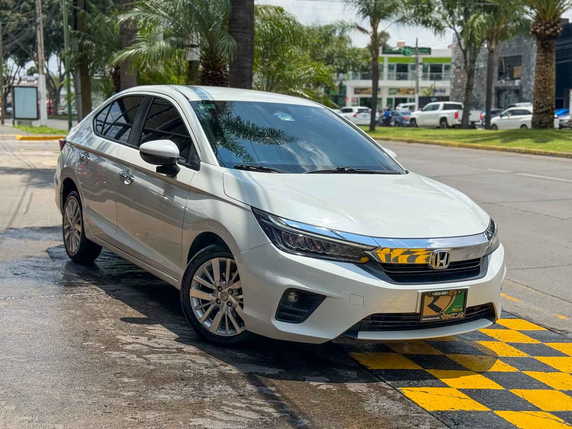 Car image 4