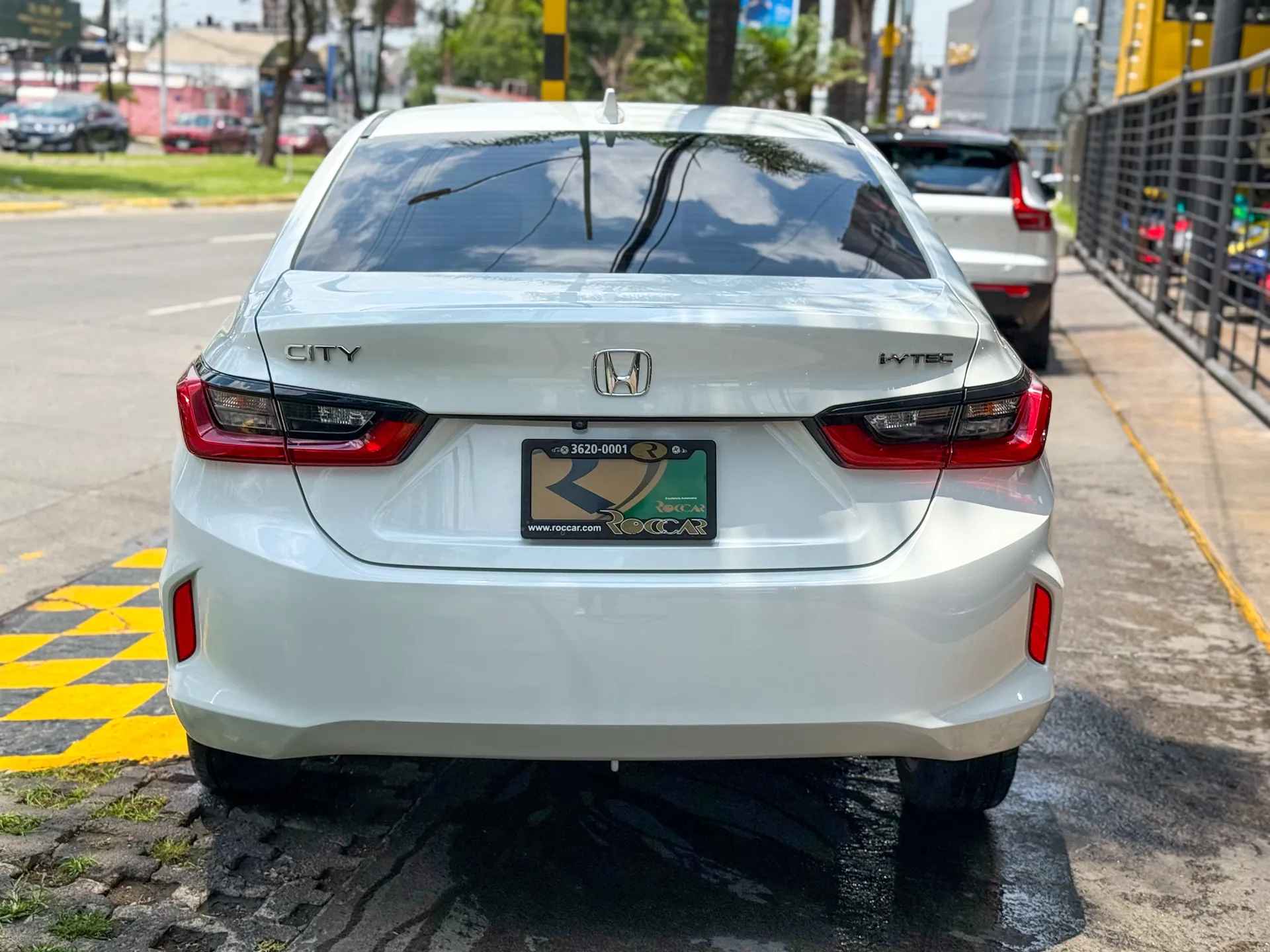 Car image 8