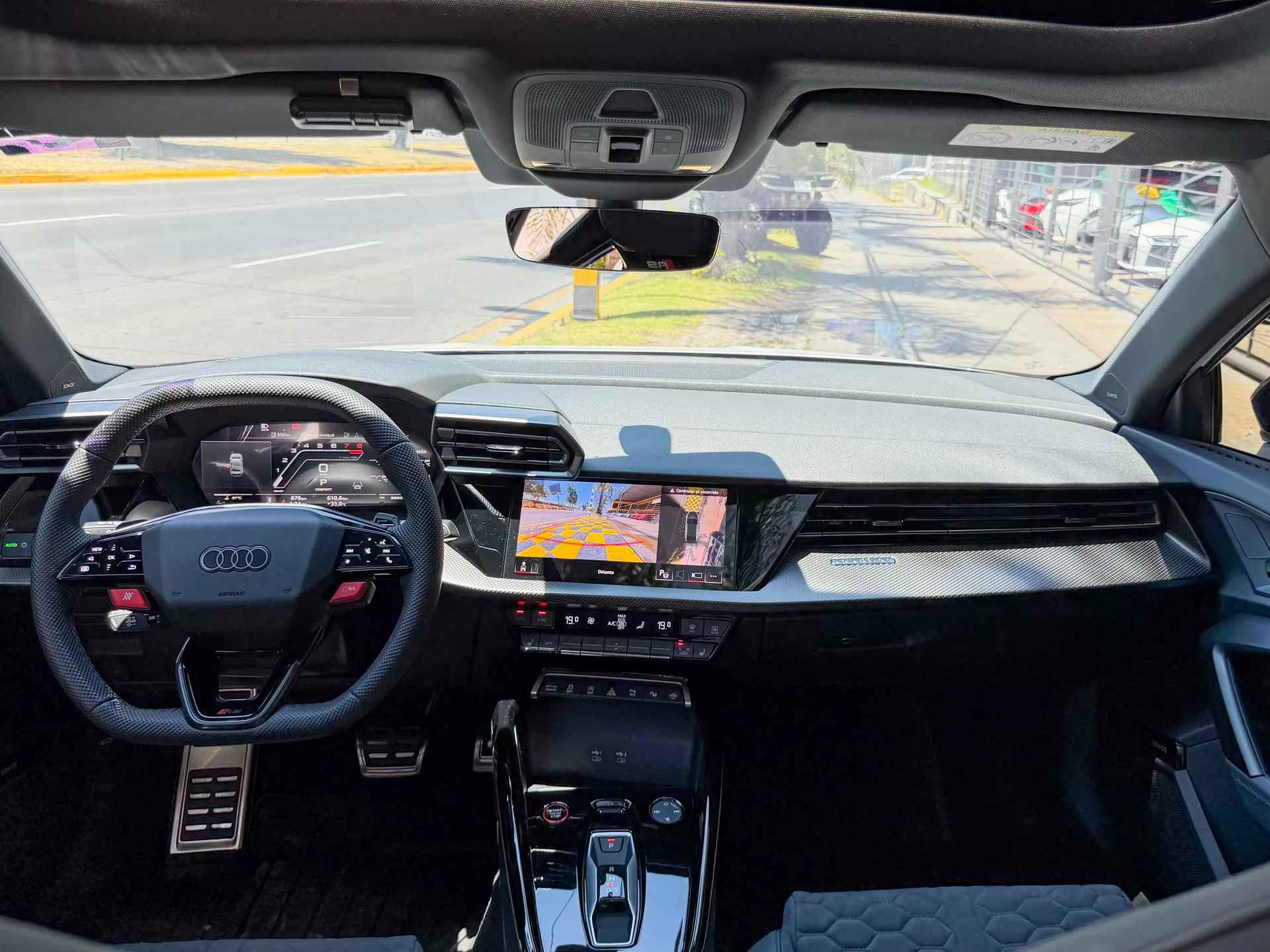 Car image 17