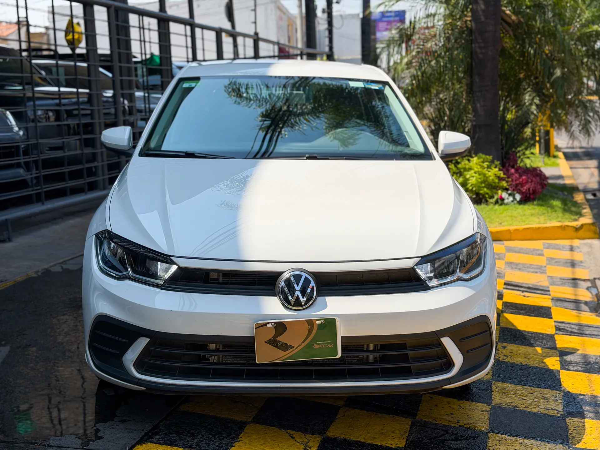 Car image 3