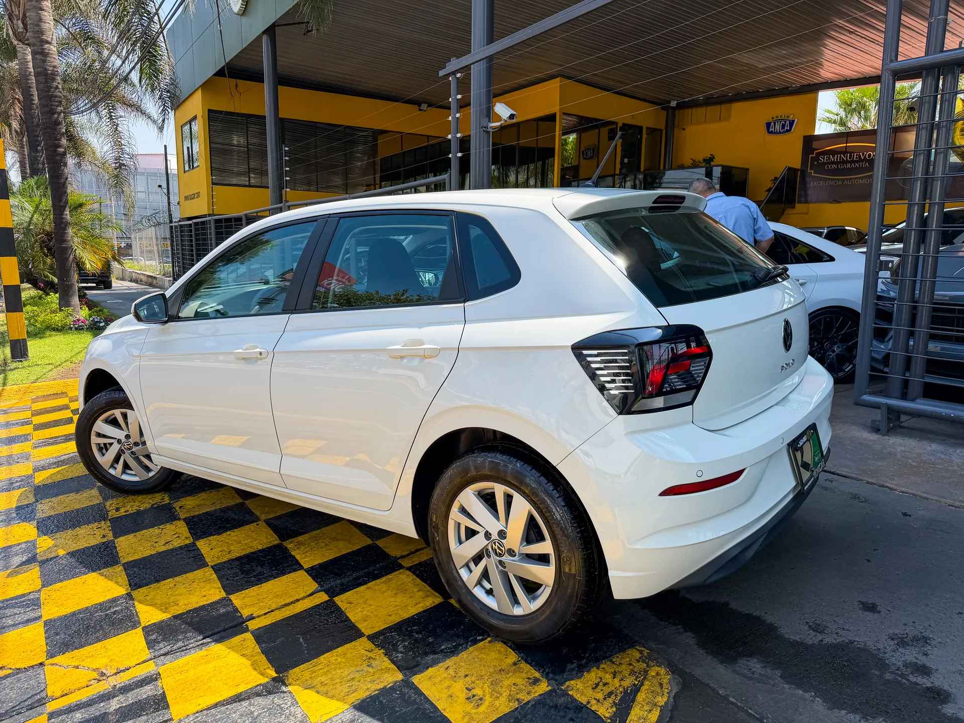 Car image 5