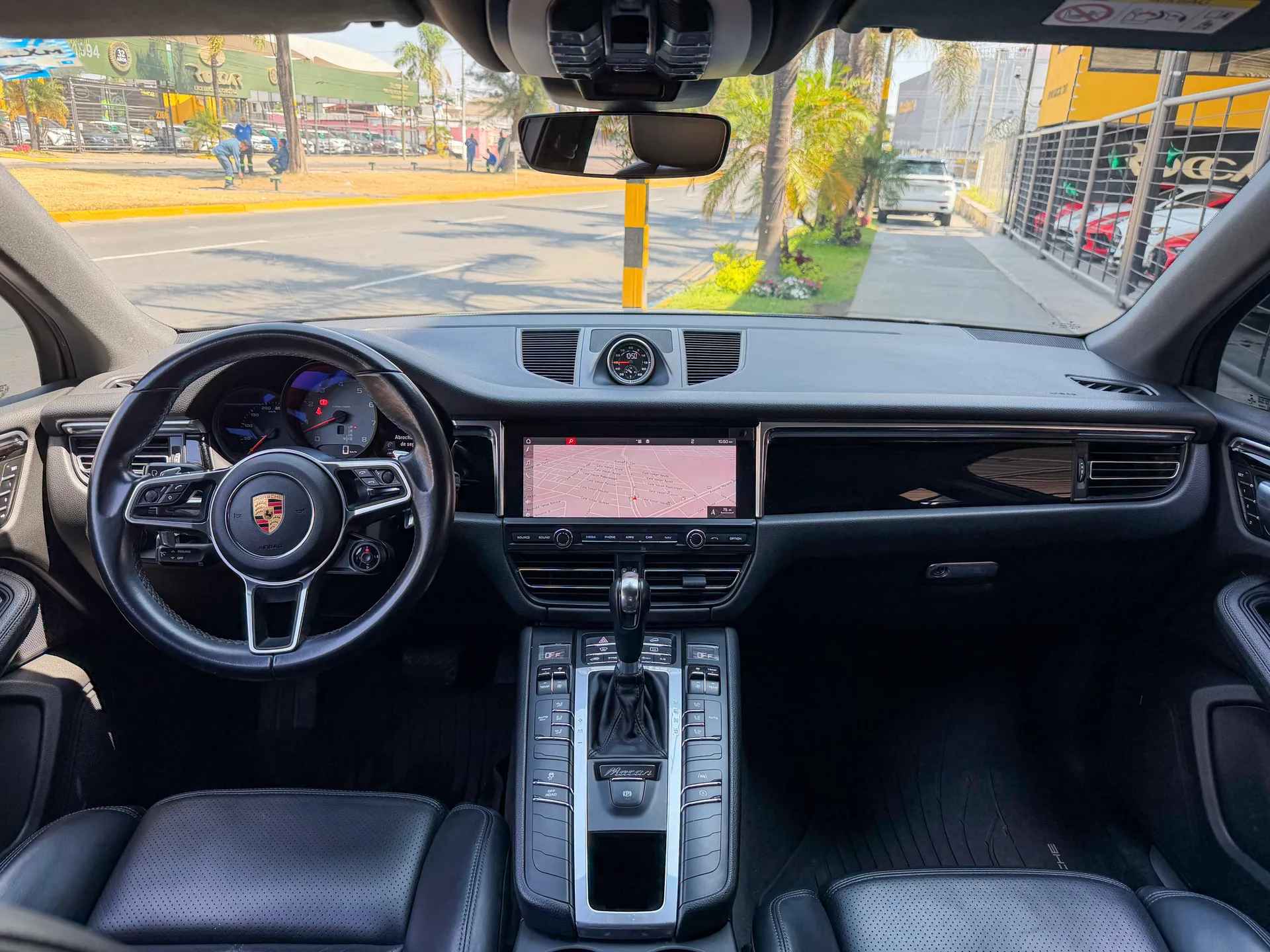 Car image 11