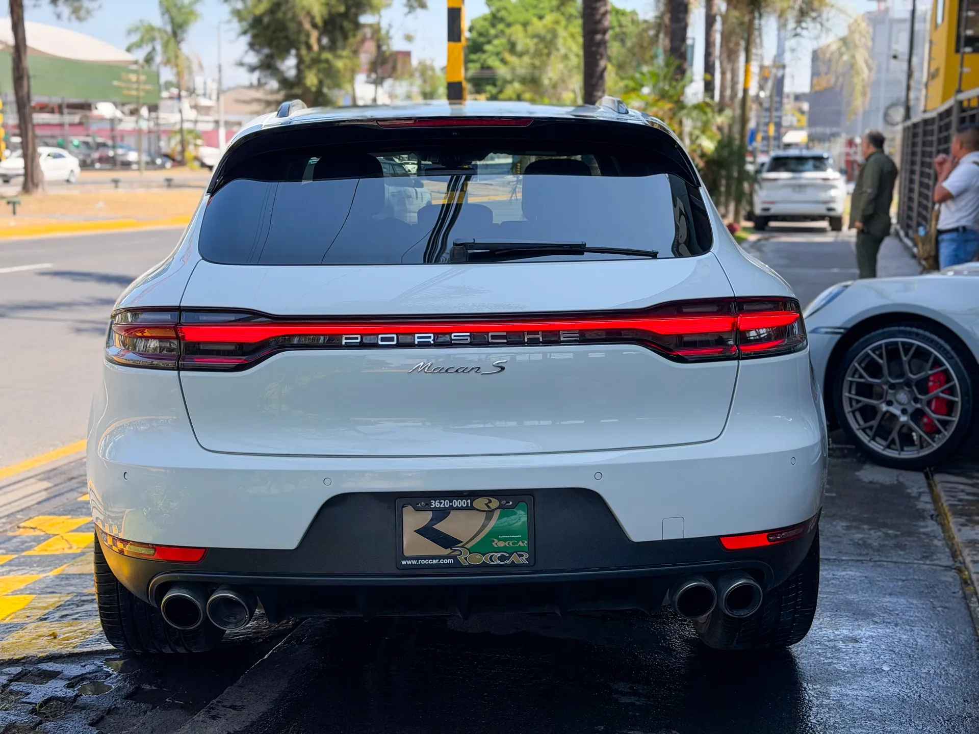 Car image 9