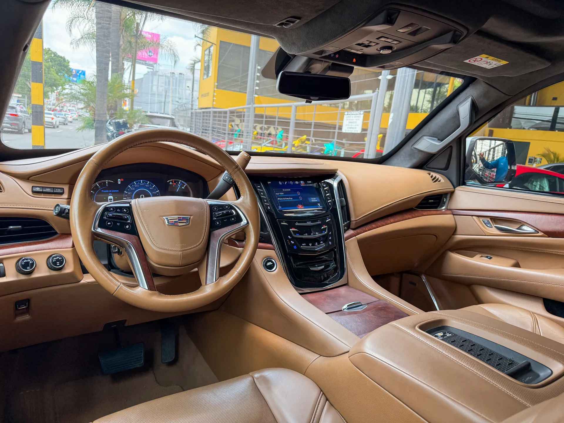 Car image 9