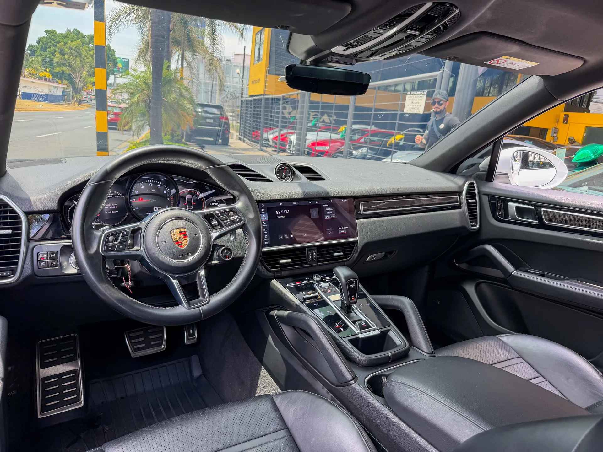 Car image 9