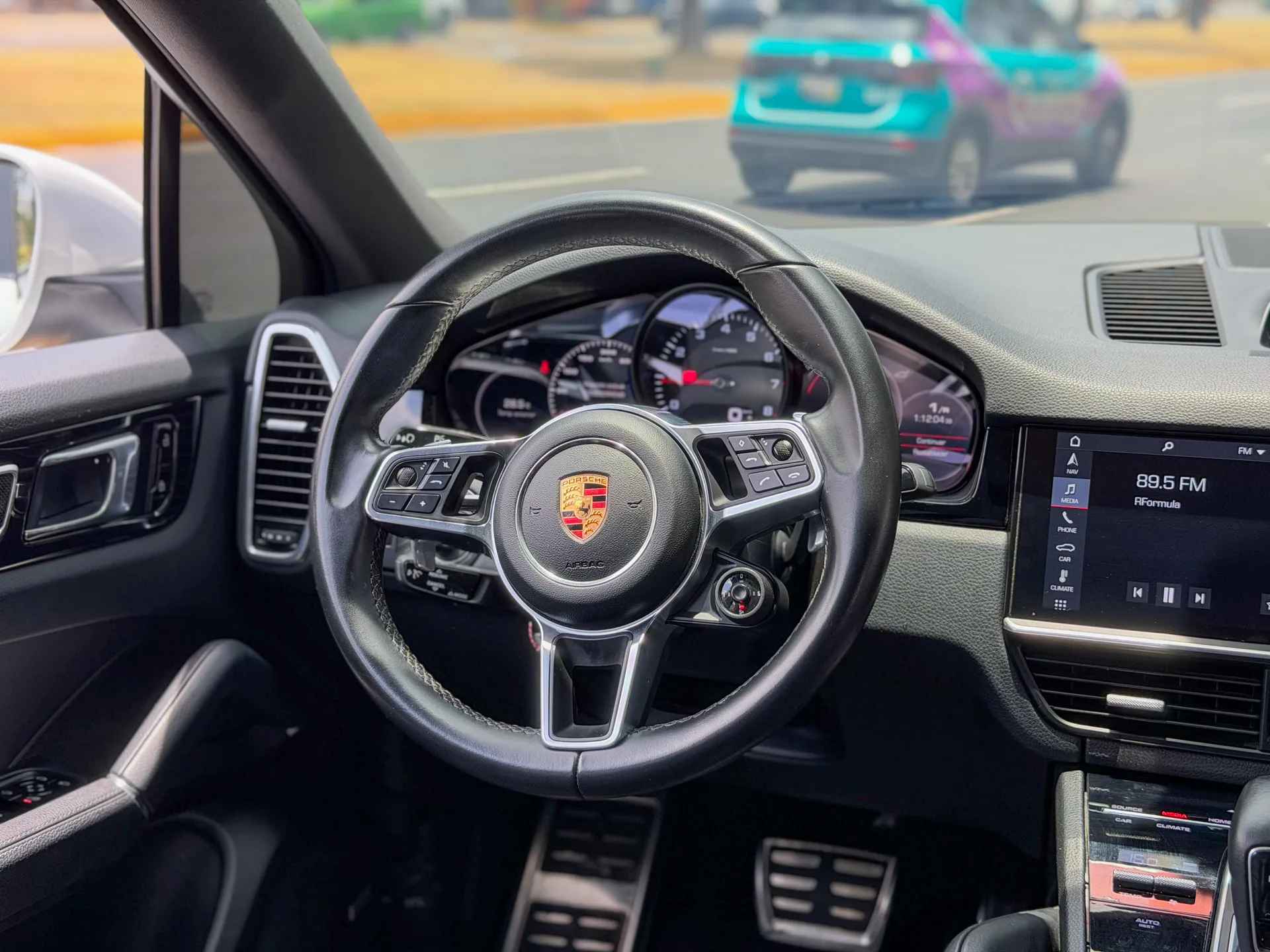 Car image 12
