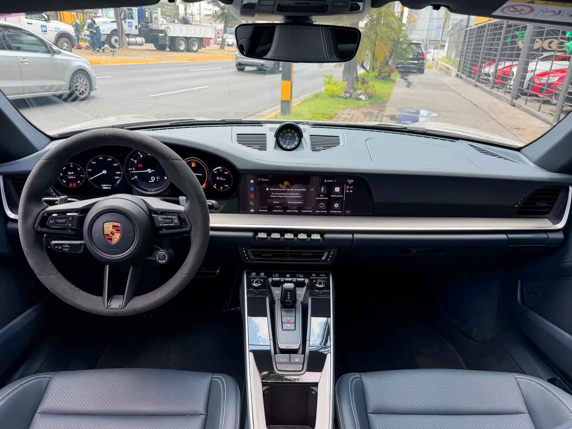 Car image 13