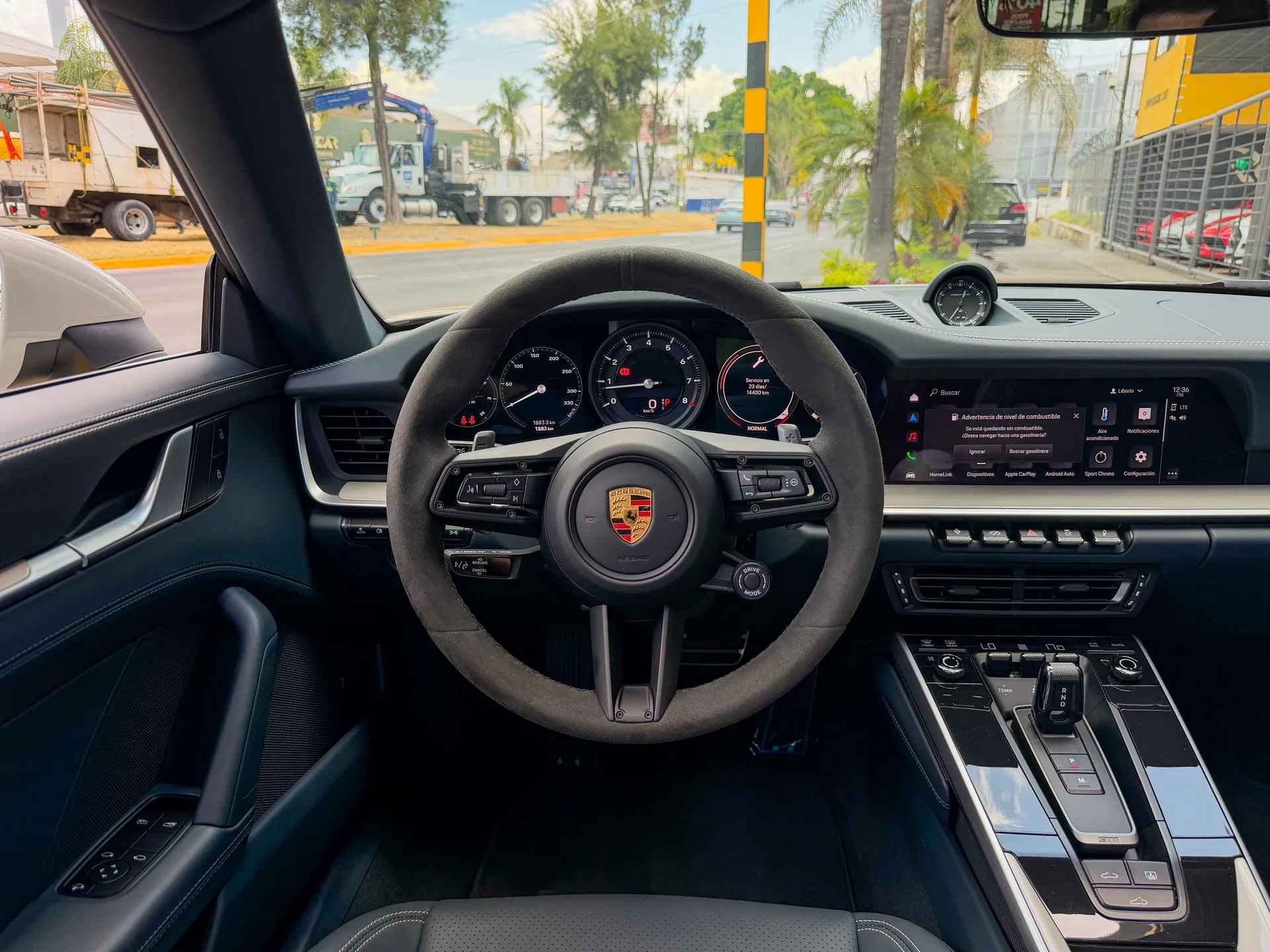 Car image 12