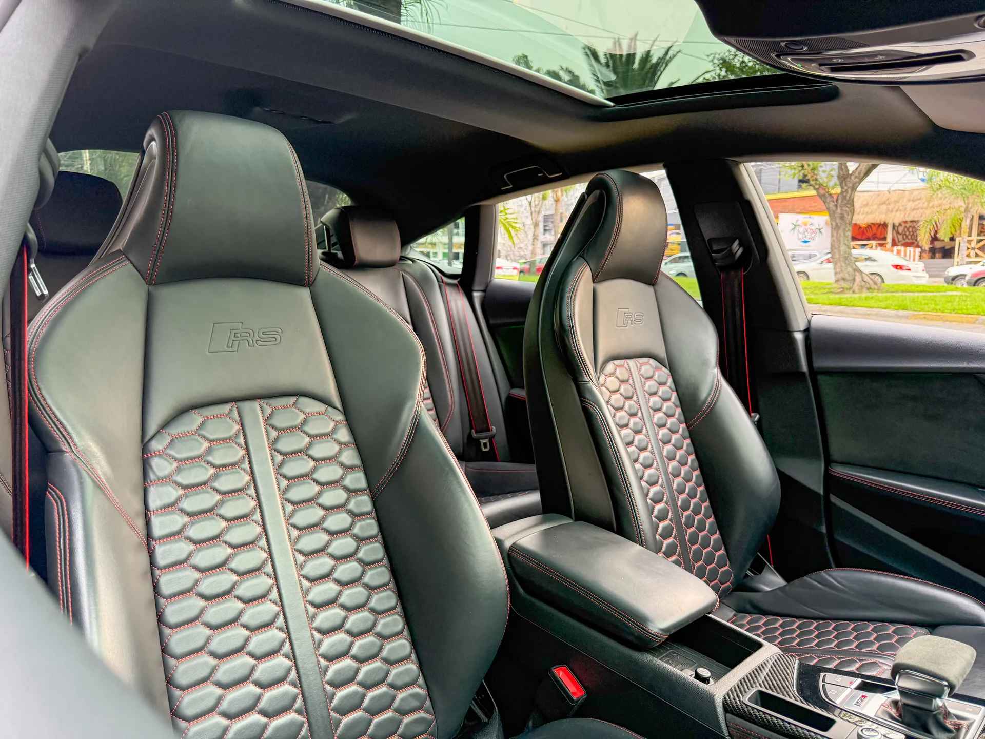 Car image 17