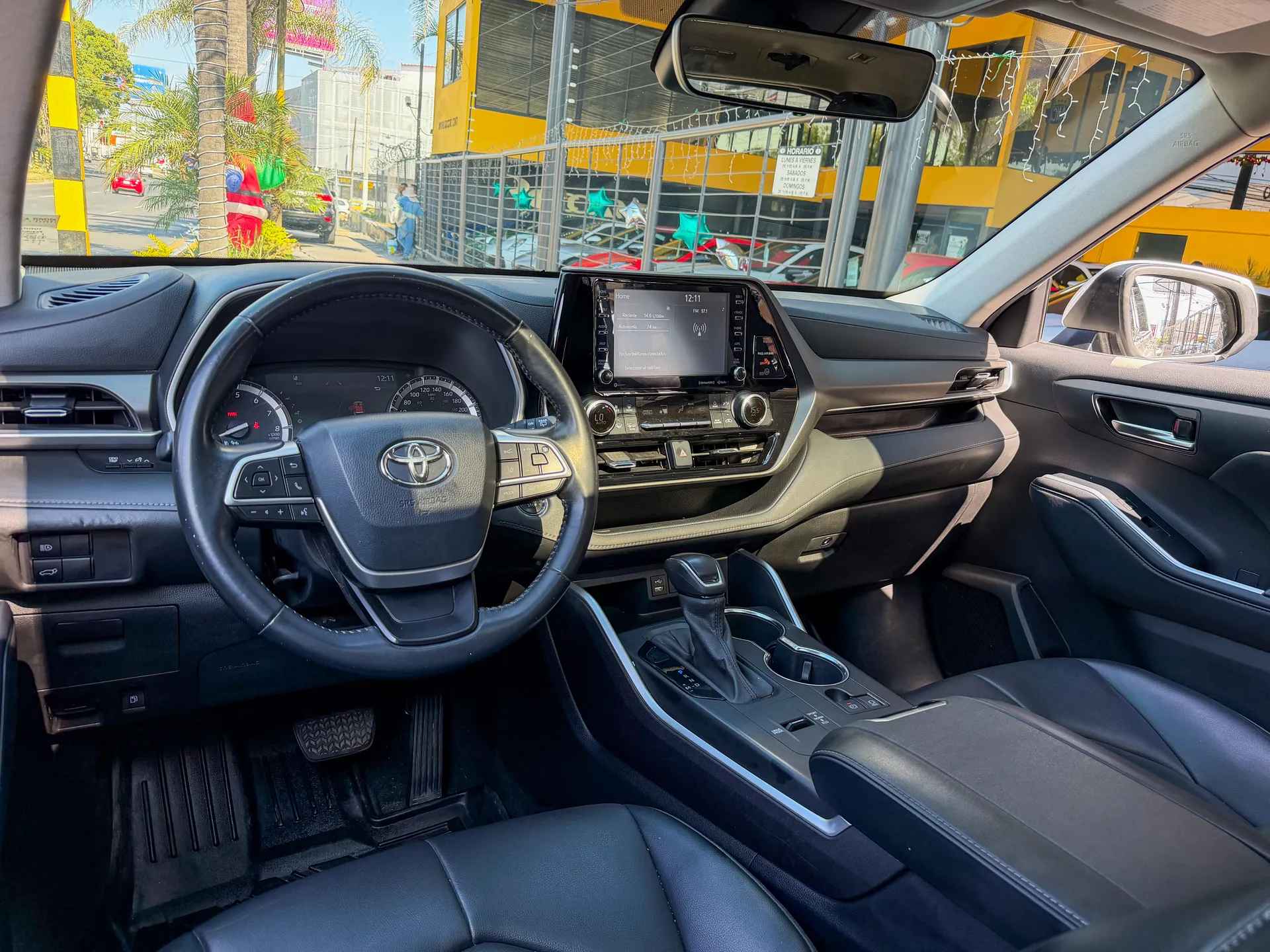 Car image 9