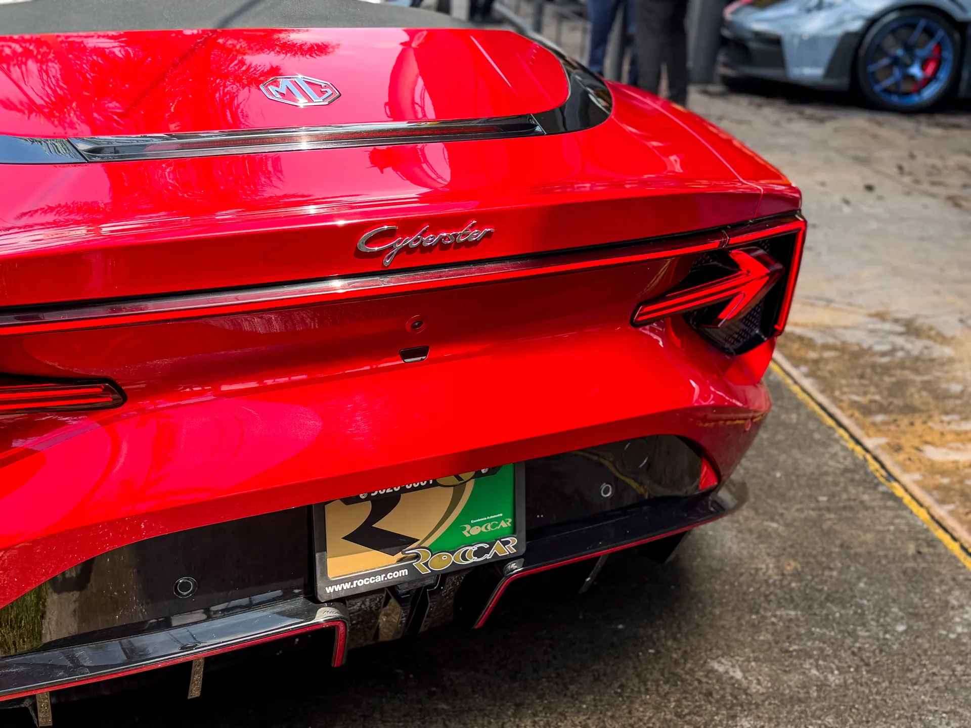 Car image 13