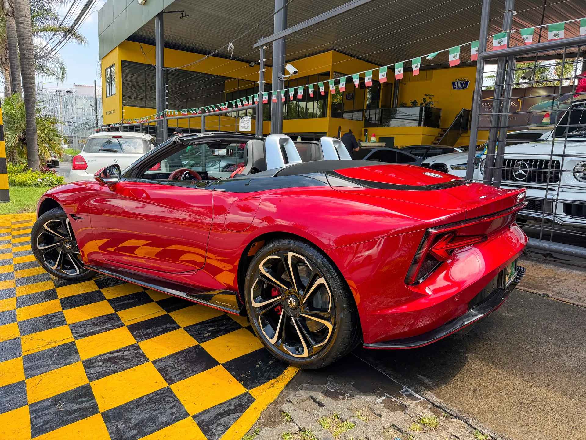 Car image 9