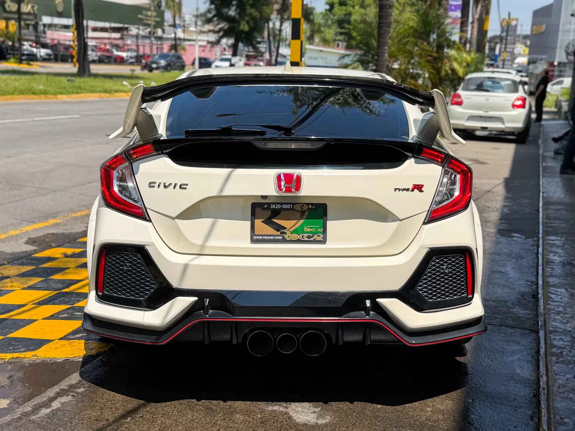 Car image 8