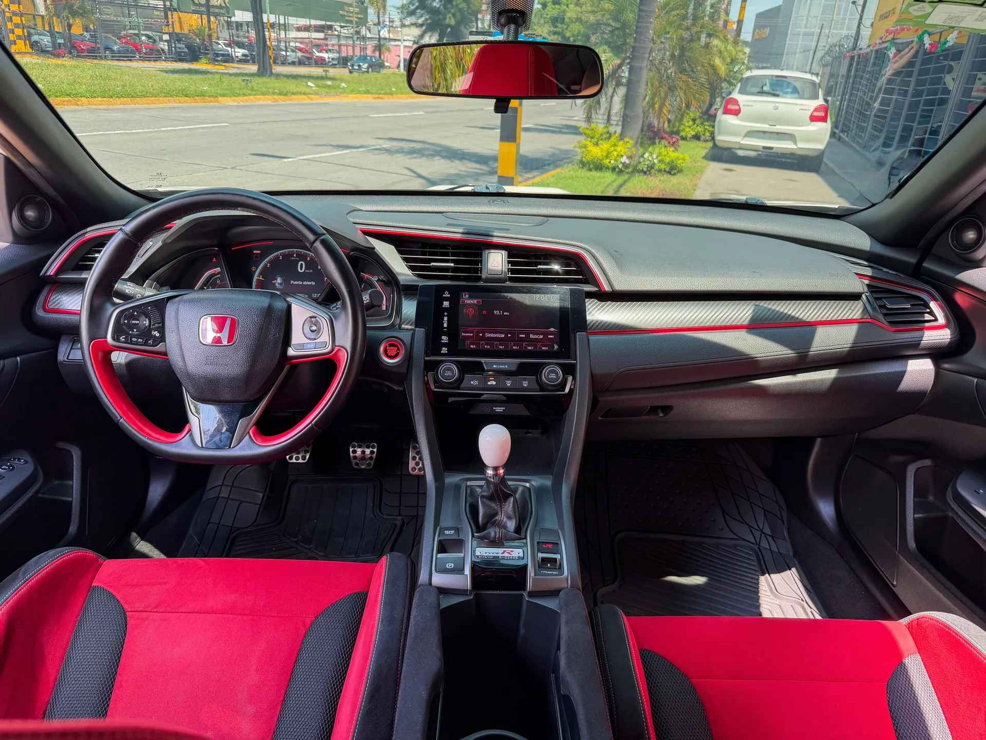 Car image 12