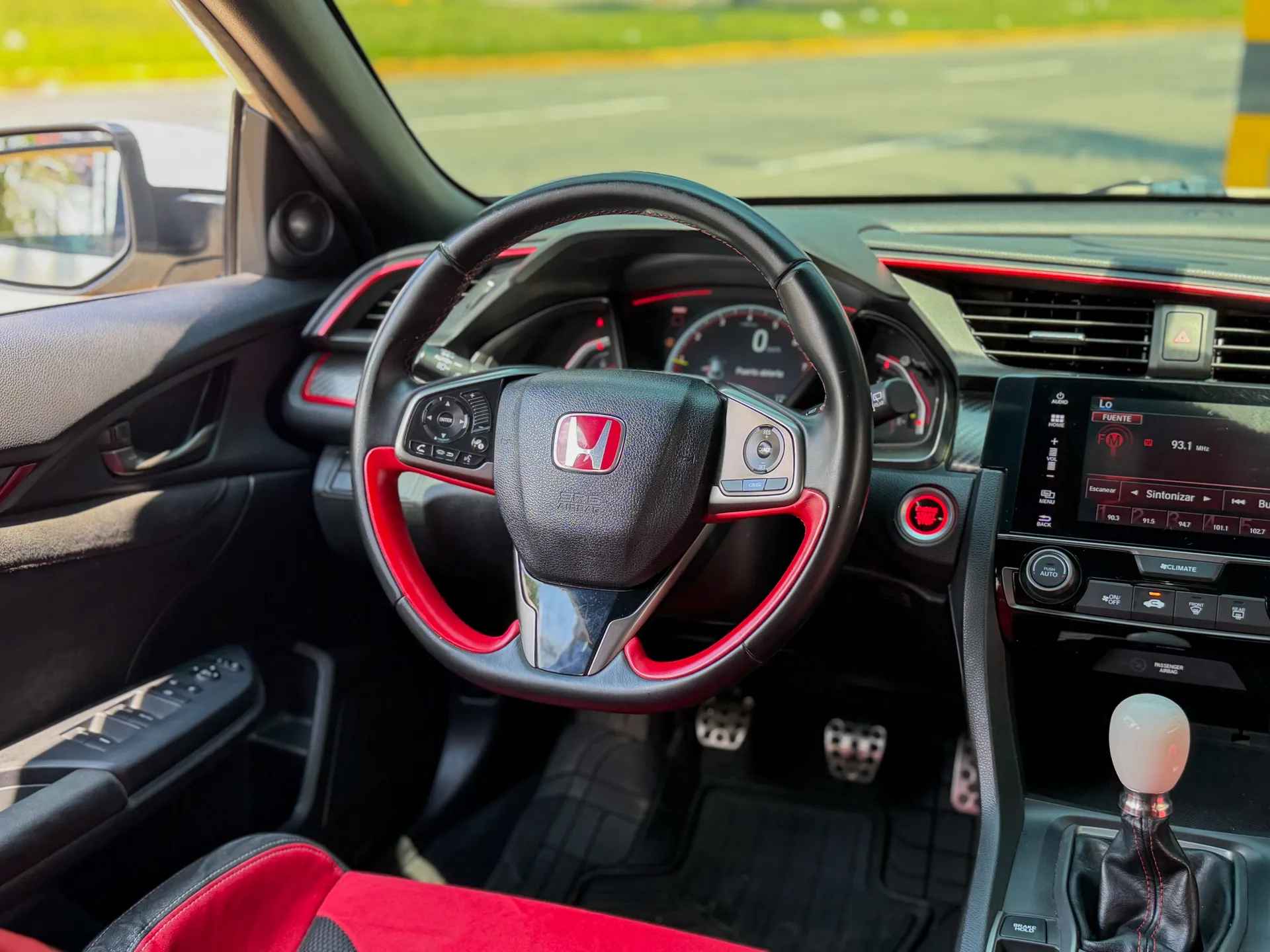 Car image 14