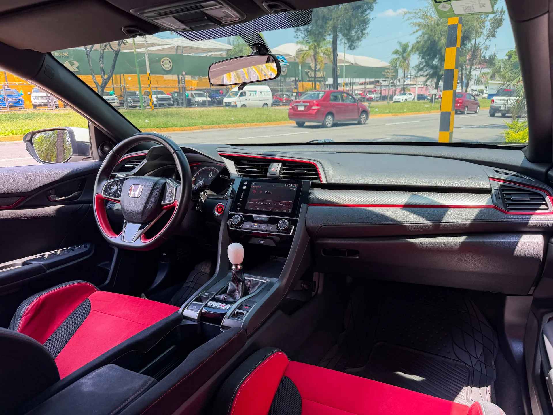 Car image 16