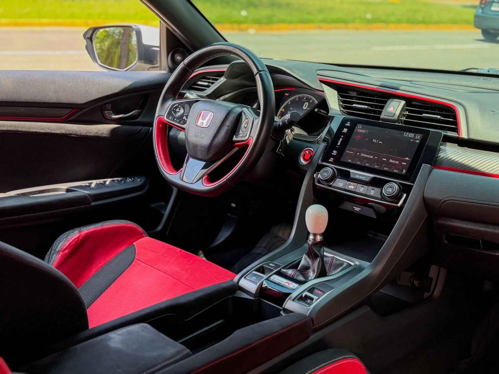 Car image 17