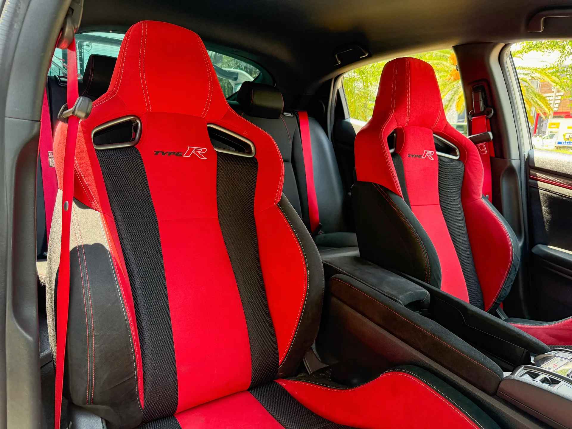 Car image 18
