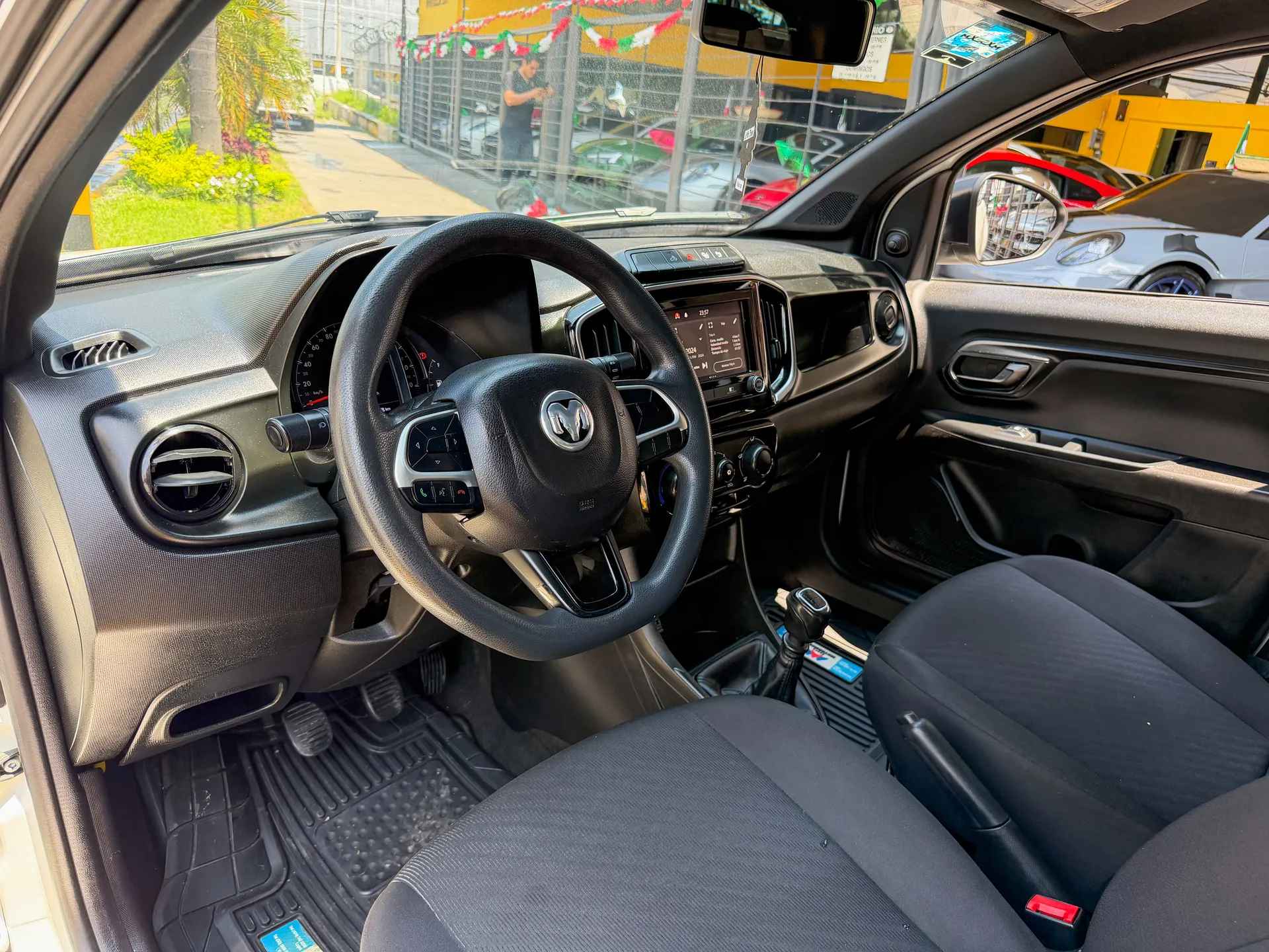 Car image 9